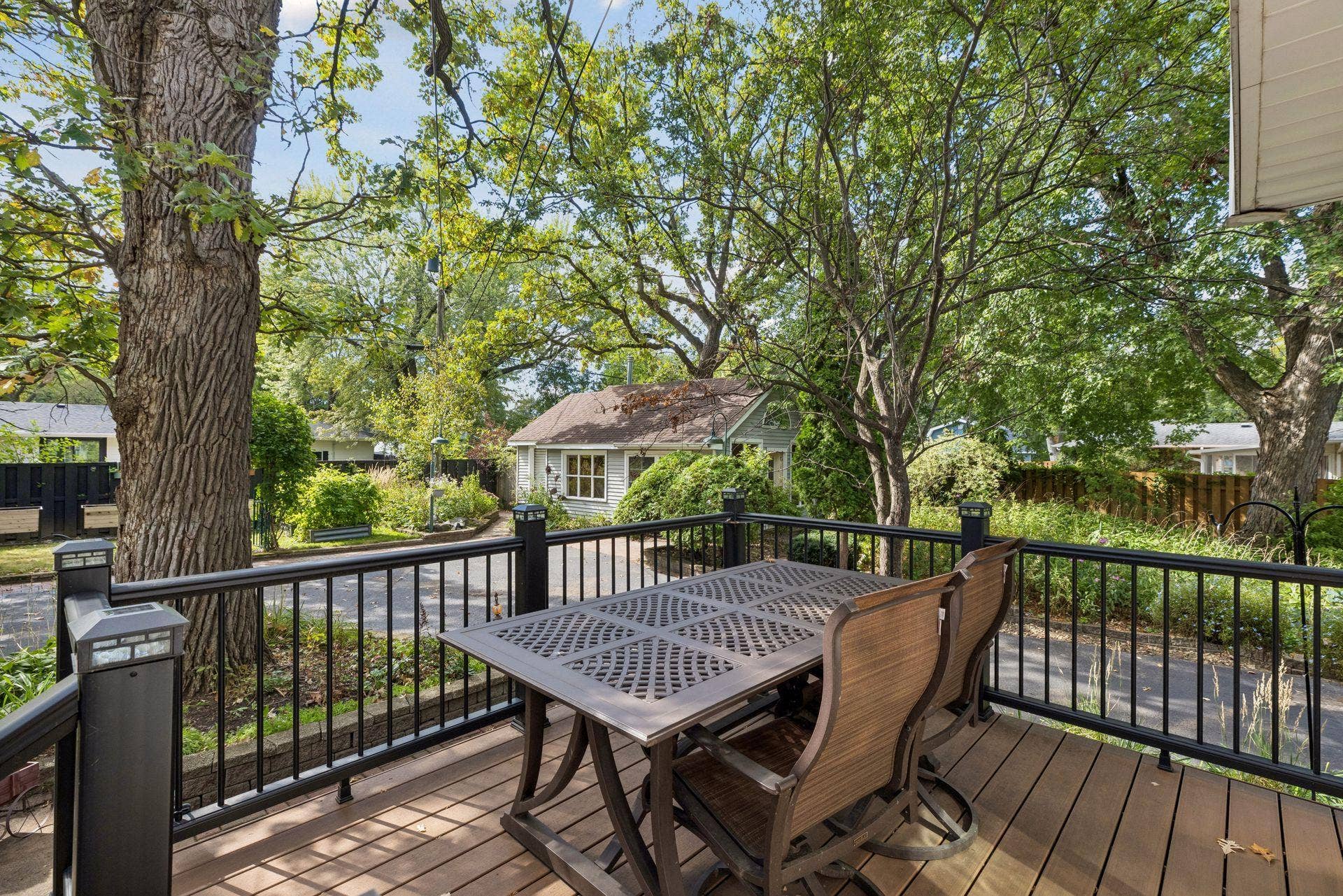 730 County Road B2 W, Roseville, MN 55113 New Trex deck