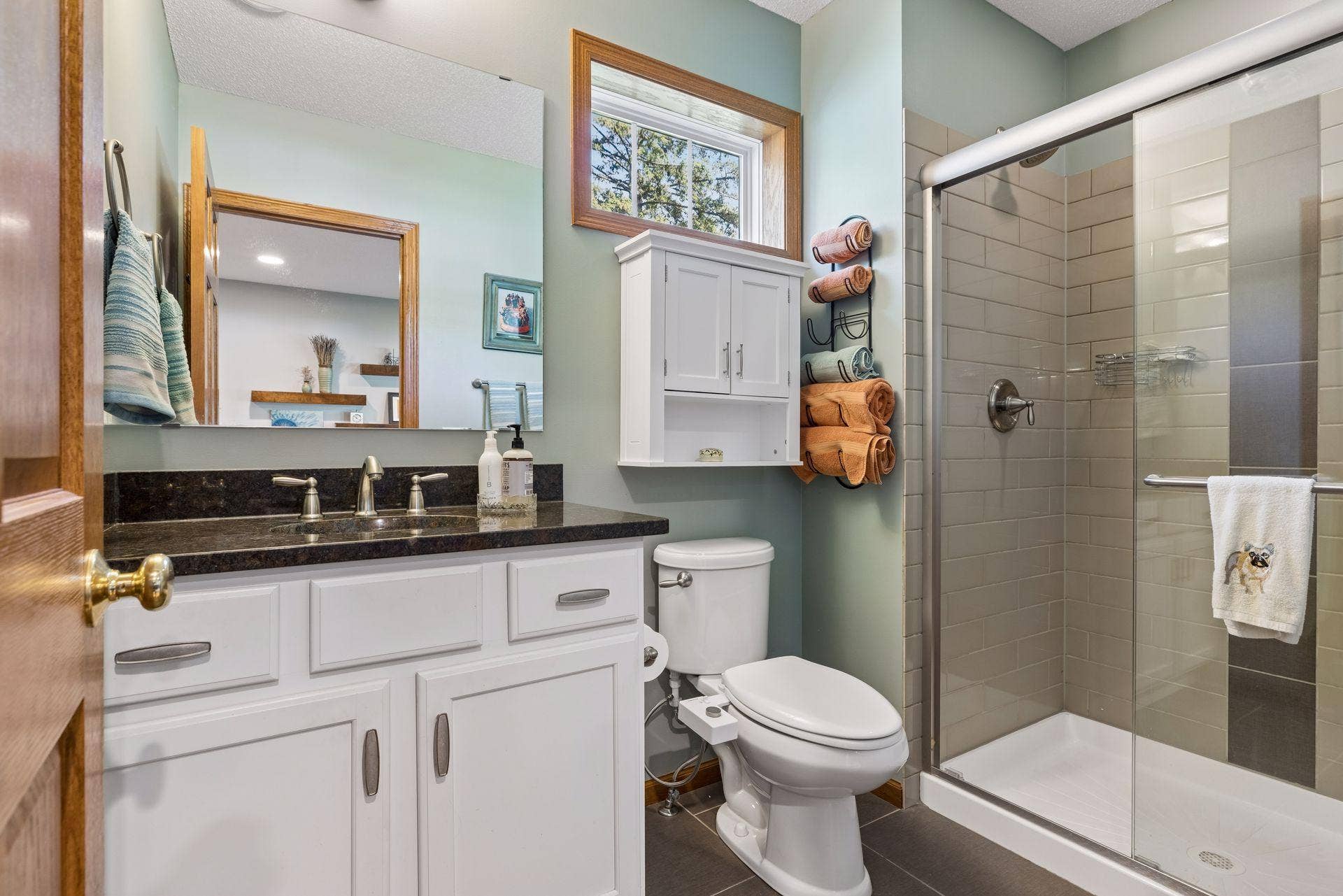 730 County Road B2 W, Roseville, MN 55113 Main floor 3/4 bath