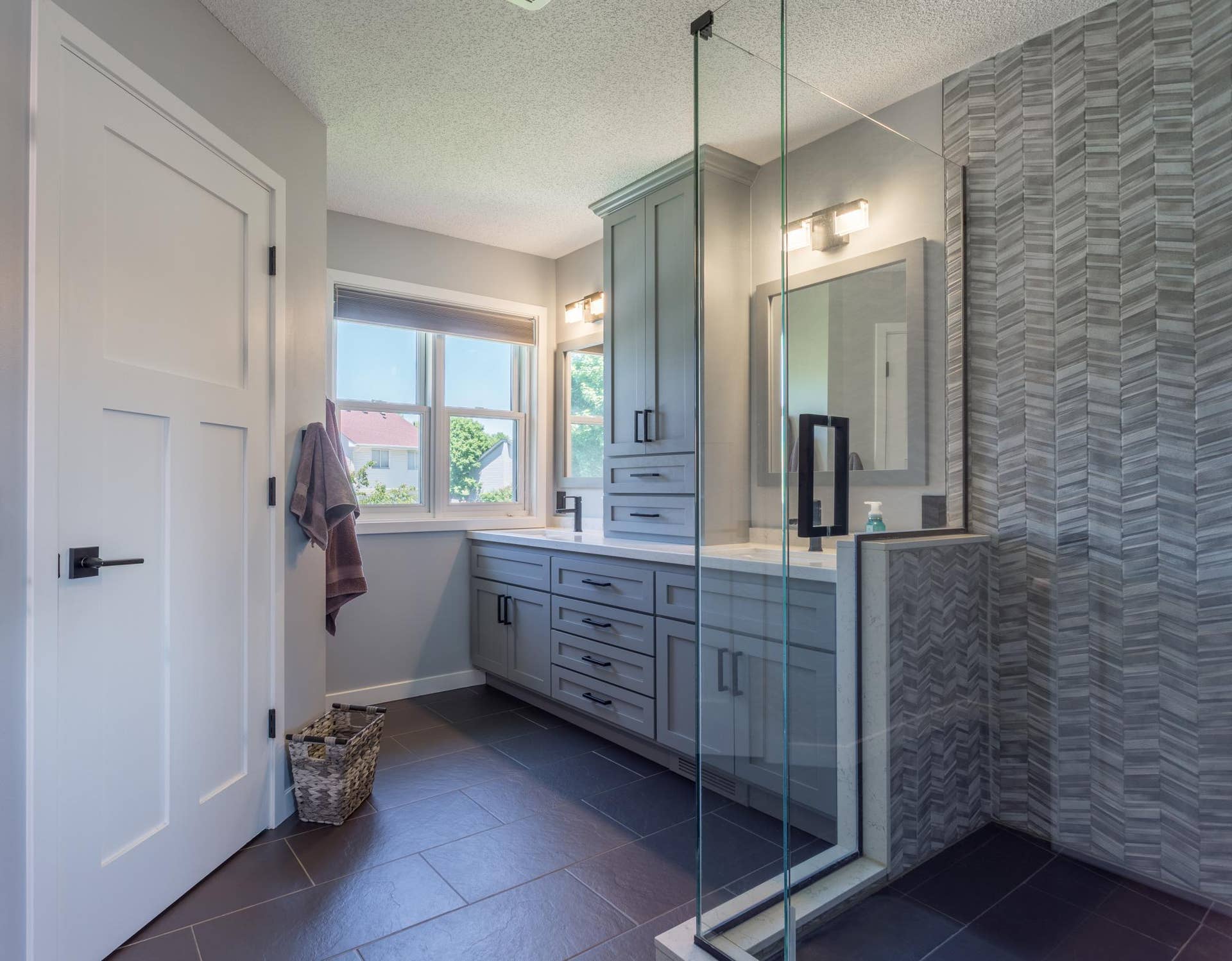 247 Pendryn Hill Circle, Woodbury, MN 55125 247 Pendryn Hill Circle, Woodbury, MN 55125