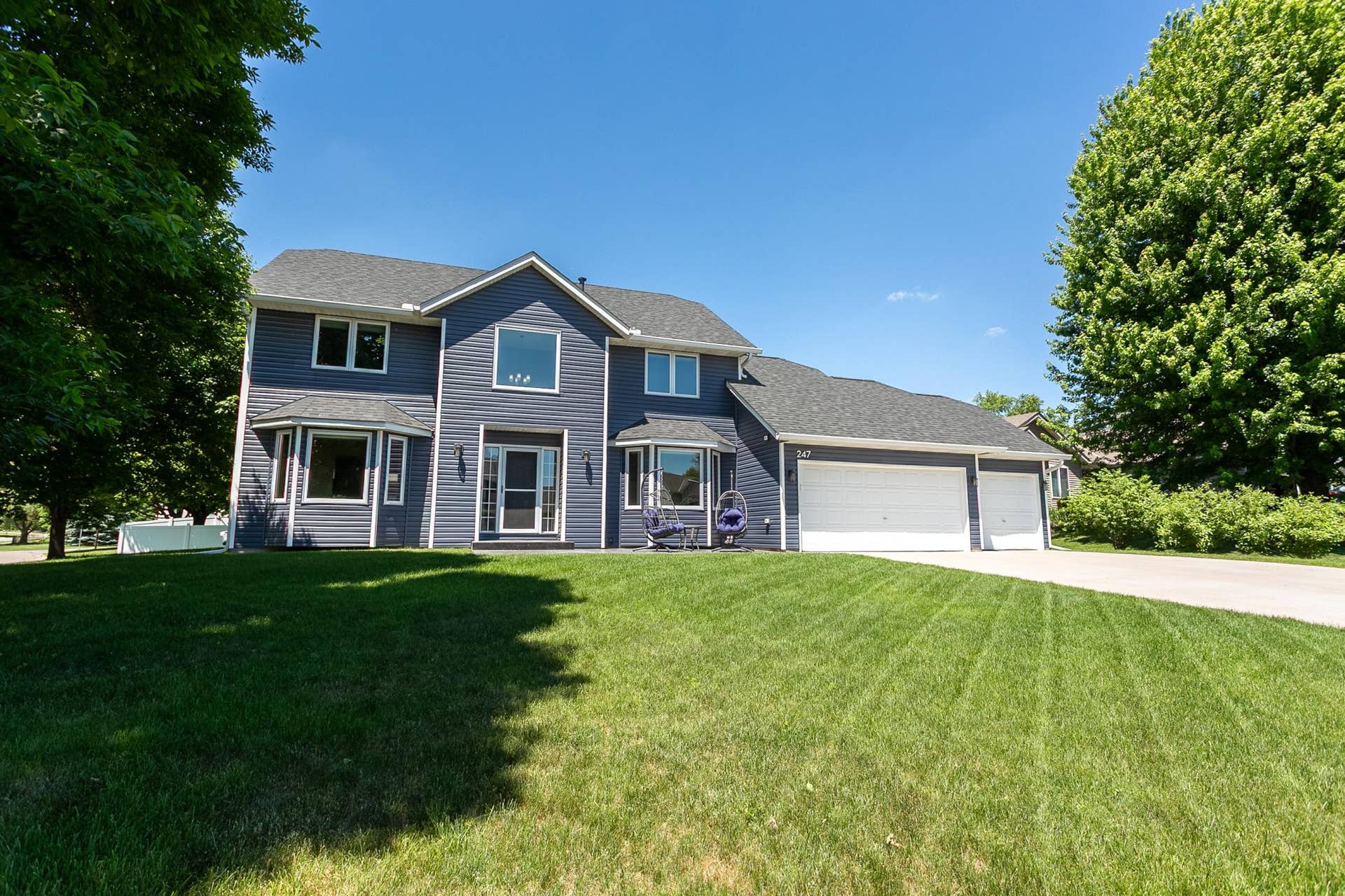247 Pendryn Hill Circle, Woodbury, MN 55125 Welcome Home!