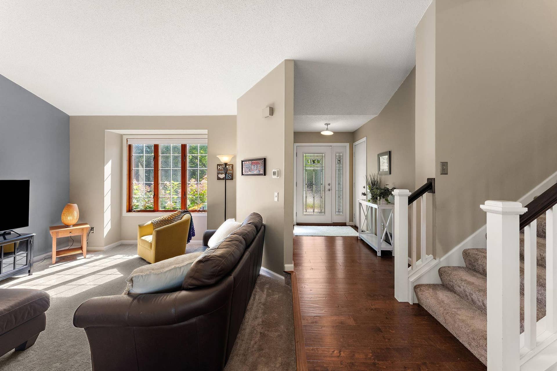 9056 Sequoia Road, Woodbury, MN 55125 9056 Sequoia Road, Woodbury, MN 55125