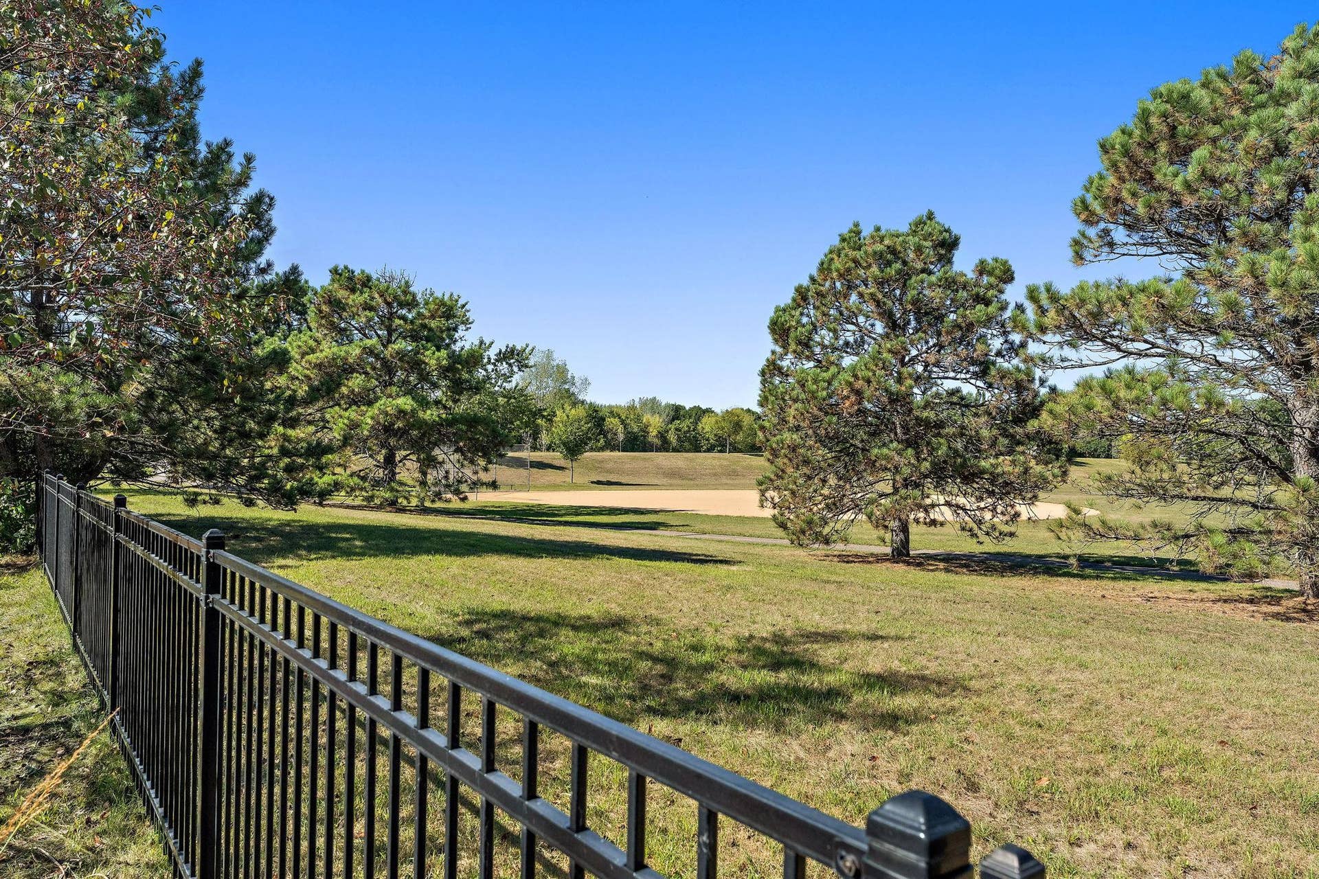 9056 Sequoia Road, Woodbury, MN 55125 9056 Sequoia Road, Woodbury, MN 55125