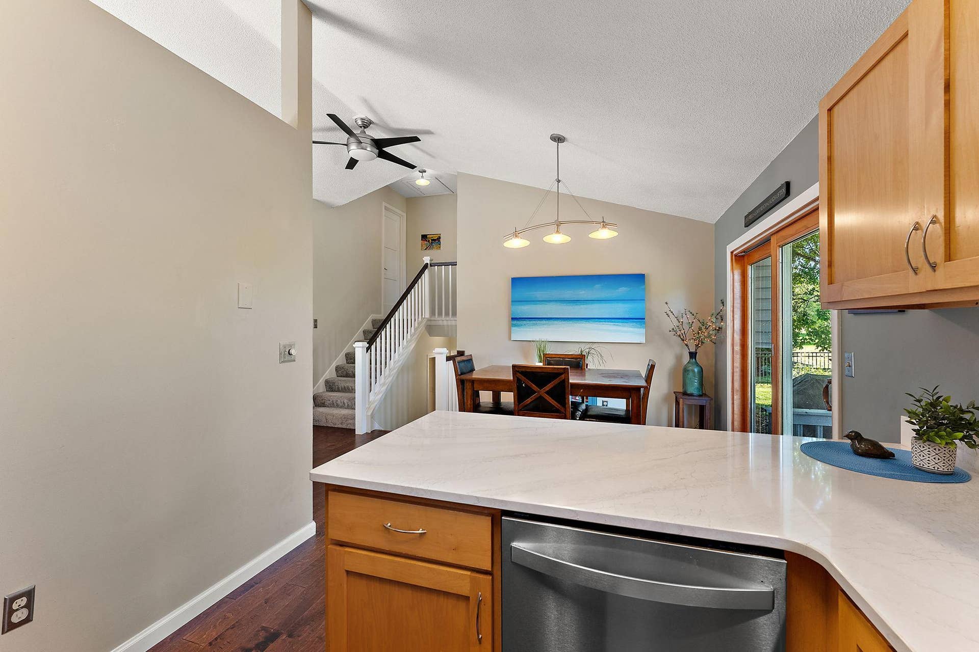 9056 Sequoia Road, Woodbury, MN 55125 9056 Sequoia Road, Woodbury, MN 55125