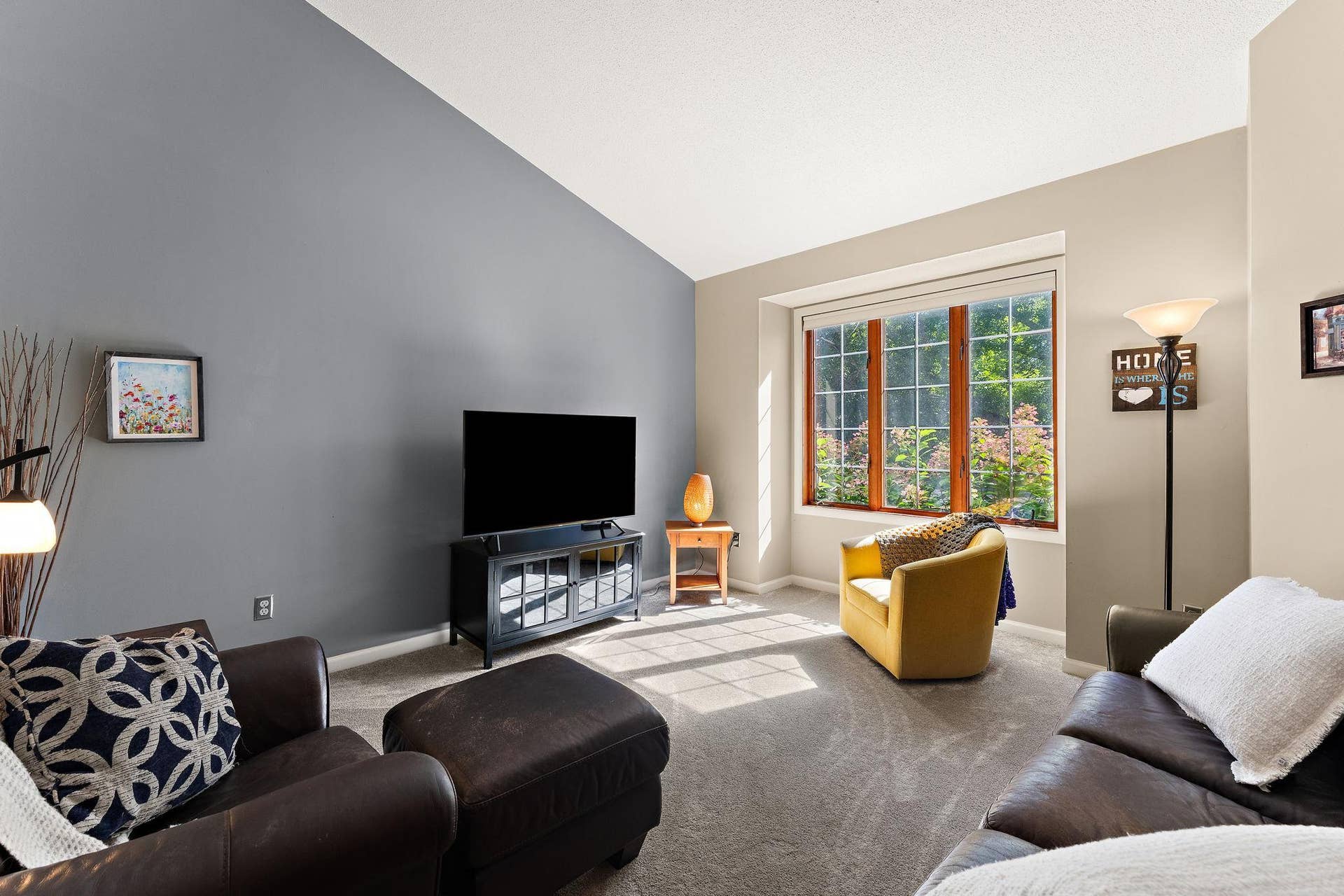 9056 Sequoia Road, Woodbury, MN 55125 9056 Sequoia Road, Woodbury, MN 55125