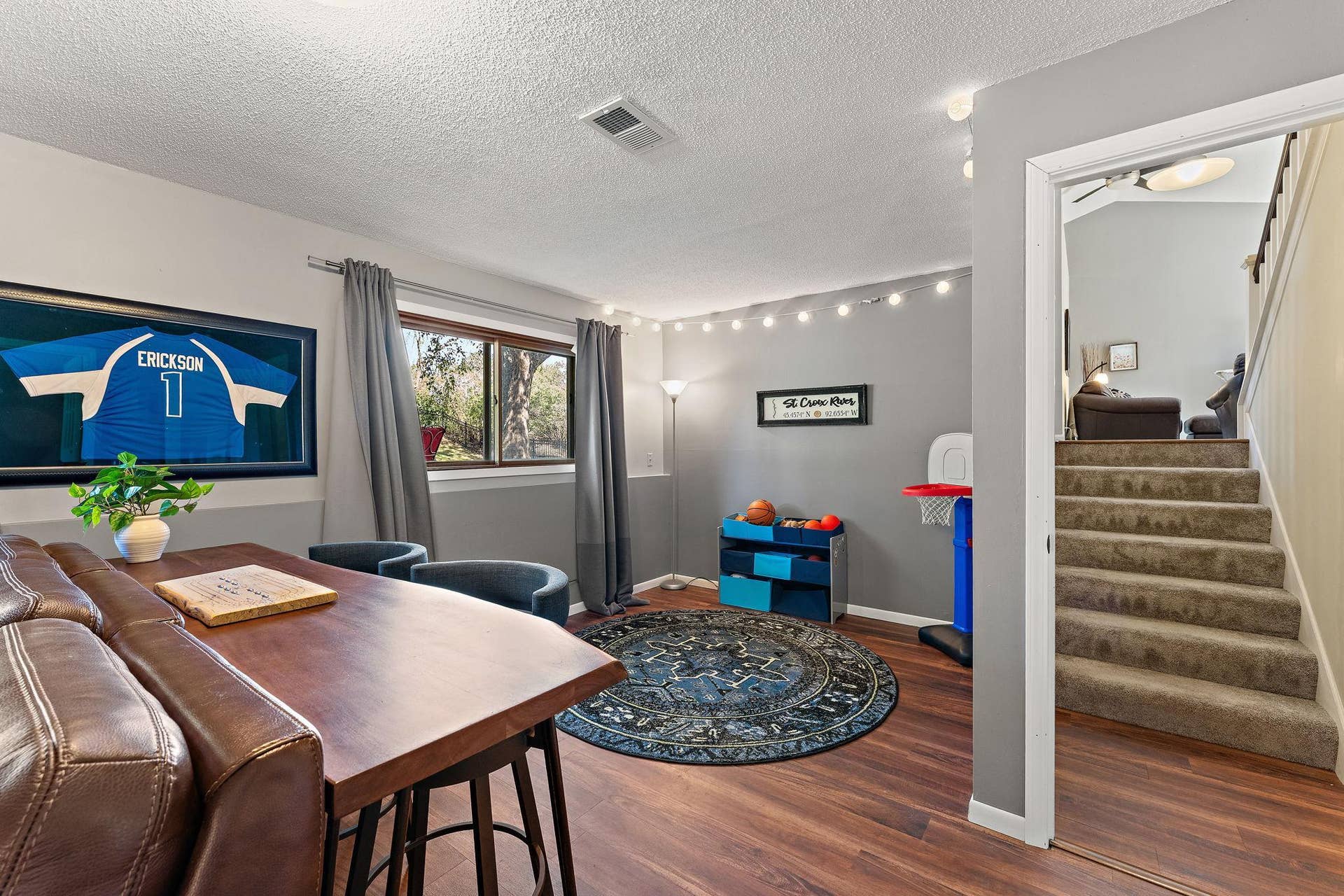 9056 Sequoia Road, Woodbury, MN 55125 9056 Sequoia Road, Woodbury, MN 55125