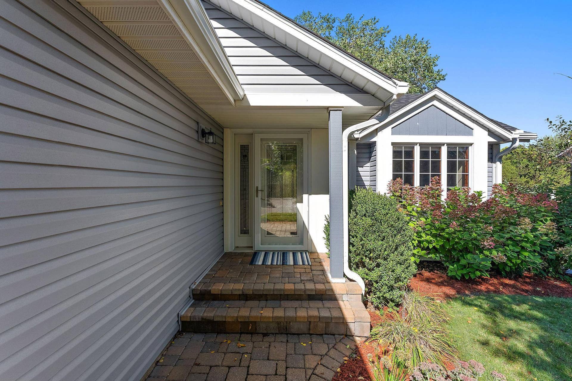 9056 Sequoia Road, Woodbury, MN 55125 9056 Sequoia Road, Woodbury, MN 55125