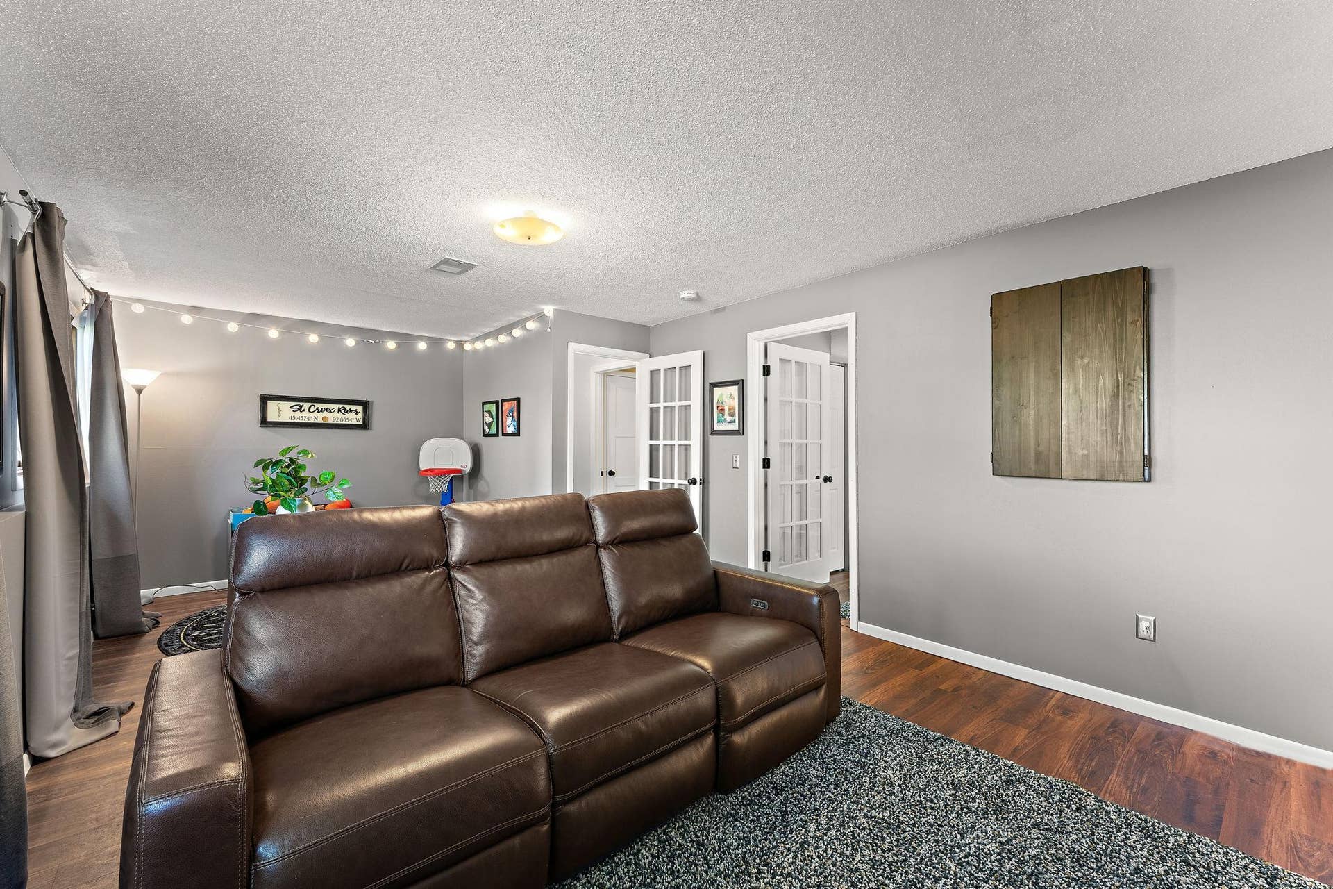 9056 Sequoia Road, Woodbury, MN 55125 9056 Sequoia Road, Woodbury, MN 55125