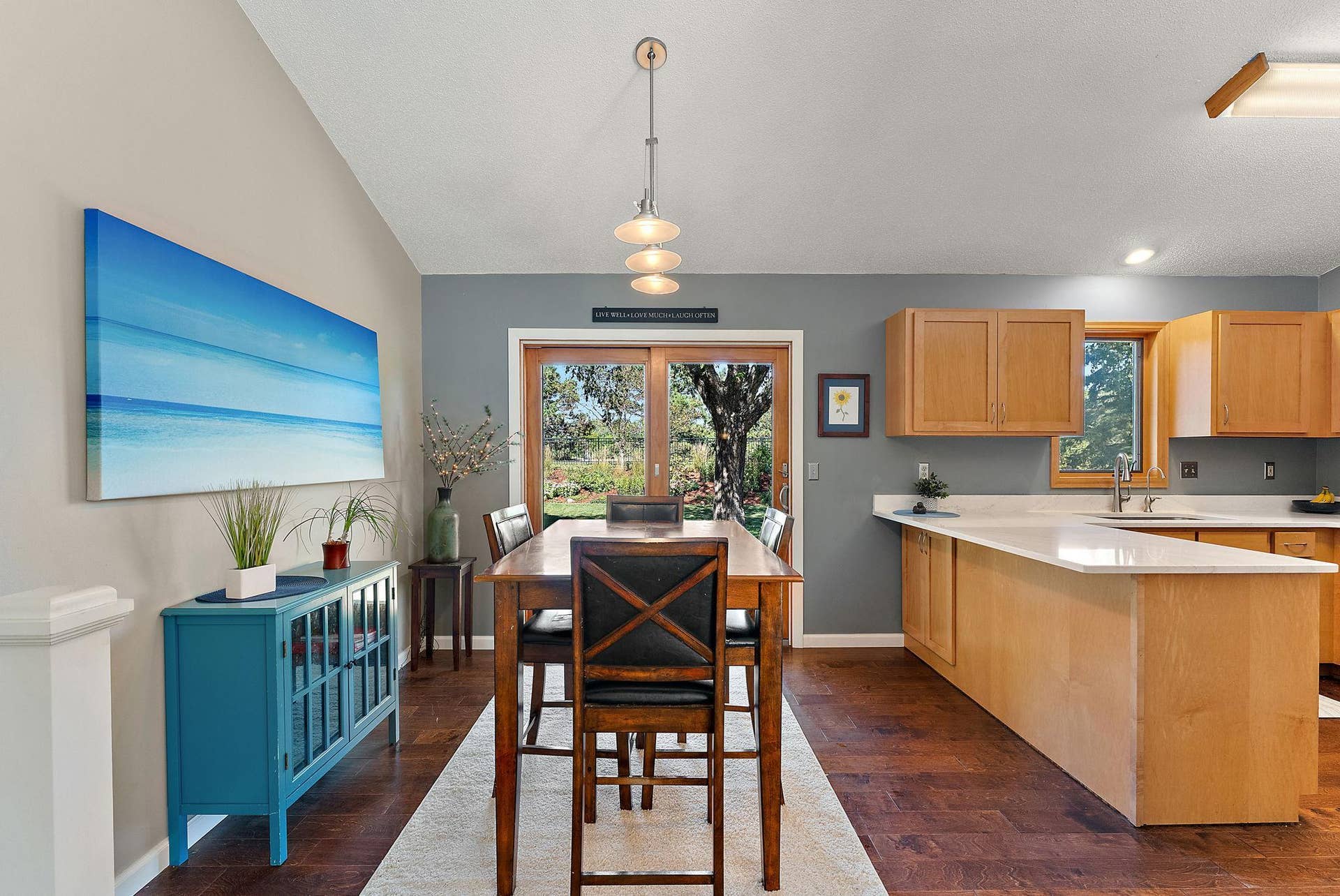 9056 Sequoia Road, Woodbury, MN 55125 9056 Sequoia Road, Woodbury, MN 55125