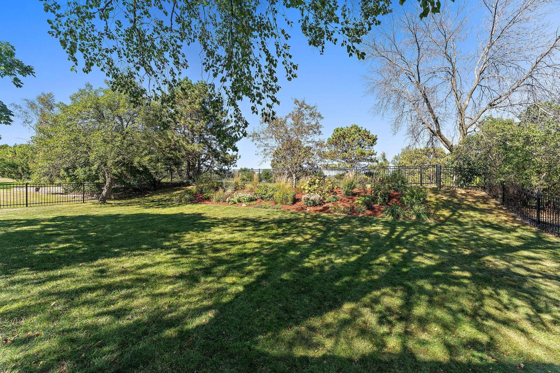 9056 Sequoia Road, Woodbury, MN 55125 9056 Sequoia Road, Woodbury, MN 55125