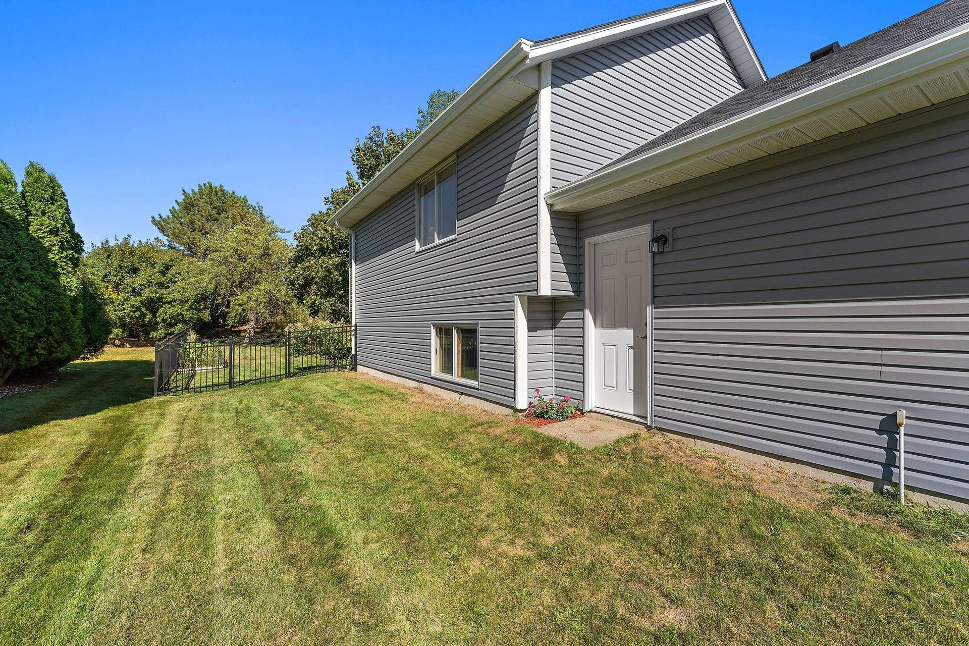 9056 Sequoia Road, Woodbury, MN 55125 9056 Sequoia Road, Woodbury, MN 55125