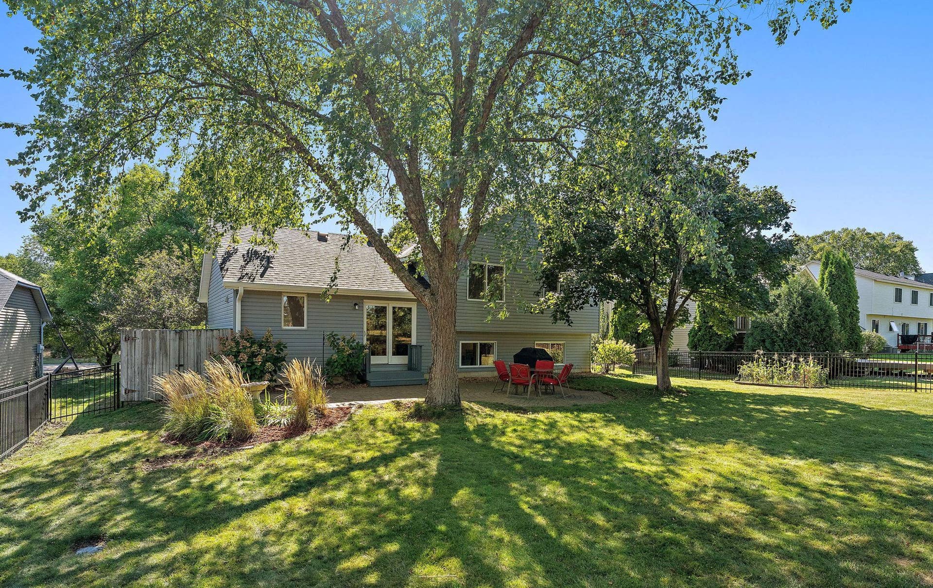 9056 Sequoia Road, Woodbury, MN 55125 9056 Sequoia Road, Woodbury, MN 55125