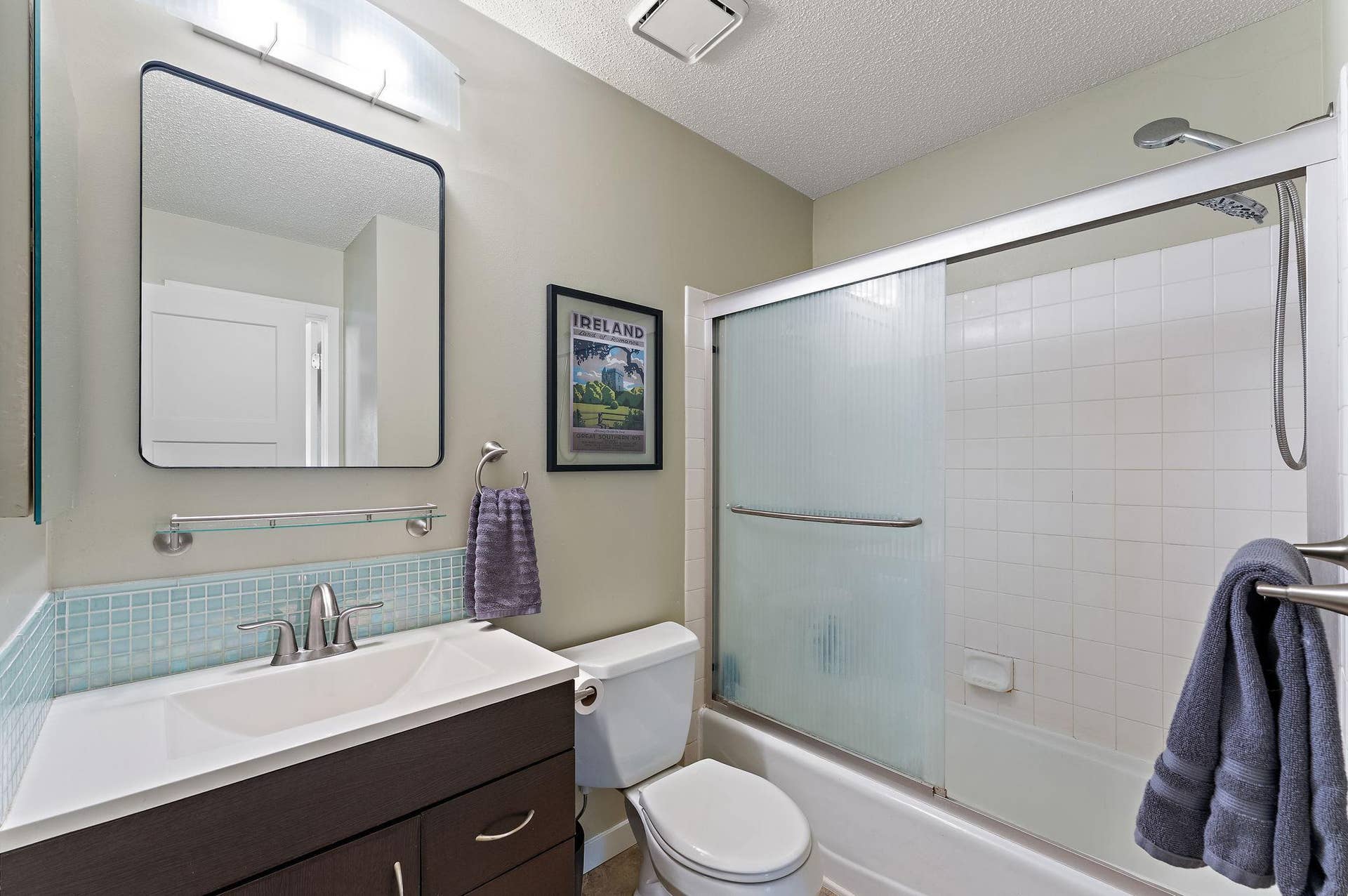 9056 Sequoia Road, Woodbury, MN 55125 9056 Sequoia Road, Woodbury, MN 55125