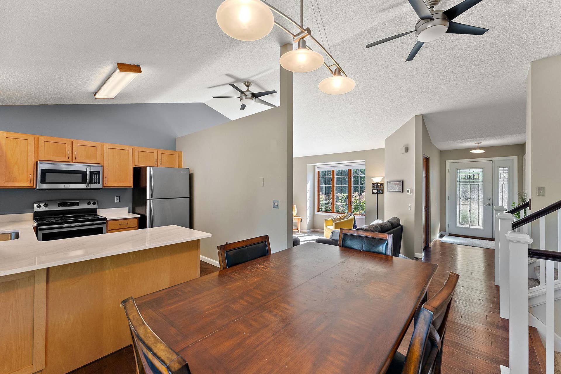 9056 Sequoia Road, Woodbury, MN 55125 9056 Sequoia Road, Woodbury, MN 55125