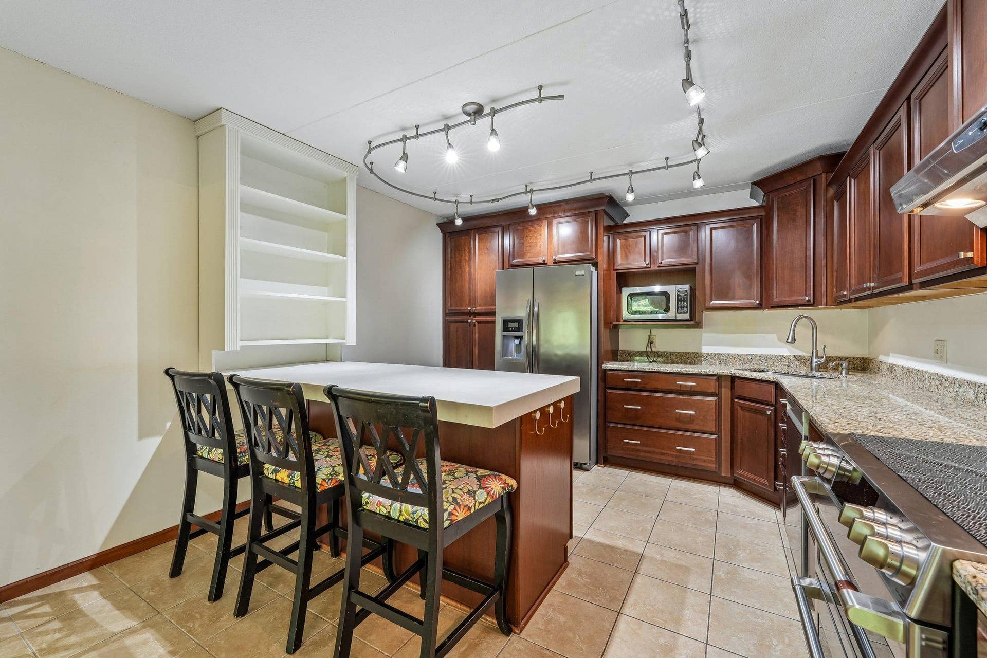 2445 Londin Lane E, #202, Maplewood, MN 55119 12-web-or-mls-Londin Ln E-S1508-010.jpg