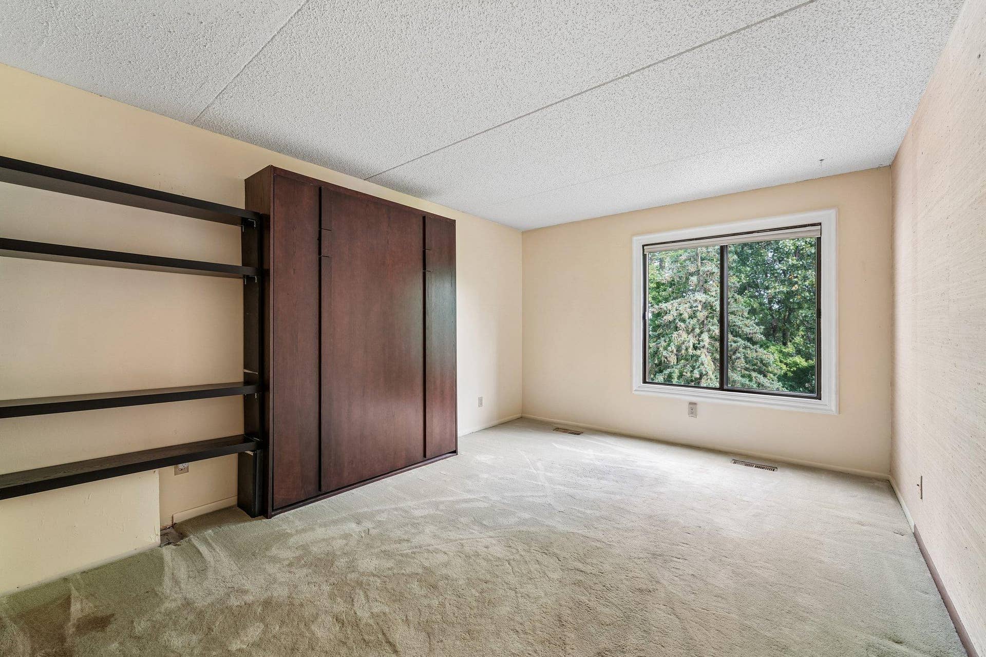 2445 Londin Lane E, #202, Maplewood, MN 55119 18-web-or-mls-Londin Ln E-S1508-016.jpg