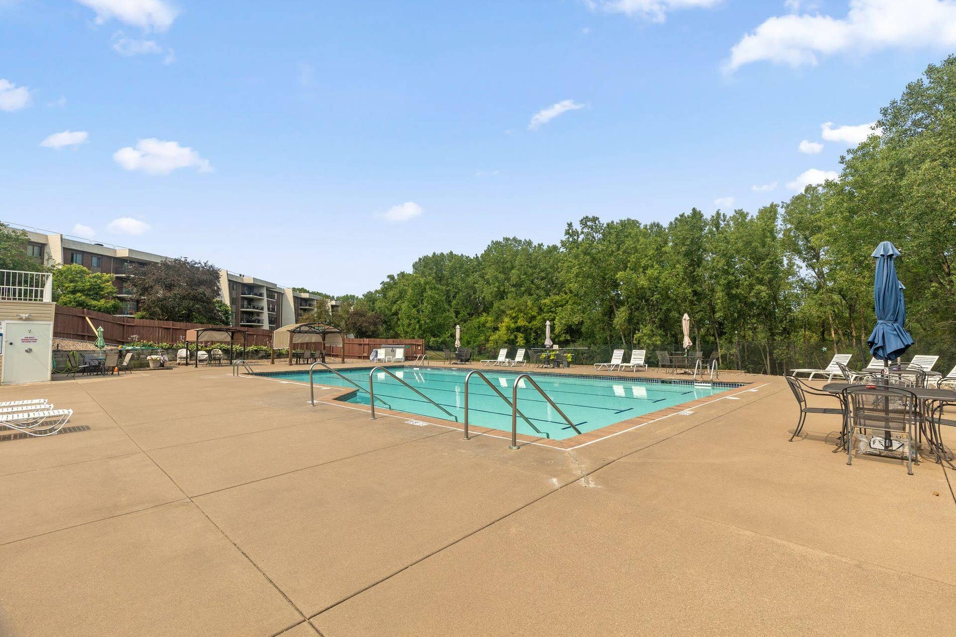 2445 Londin Lane E, #202, Maplewood, MN 55119 15_01.jpg