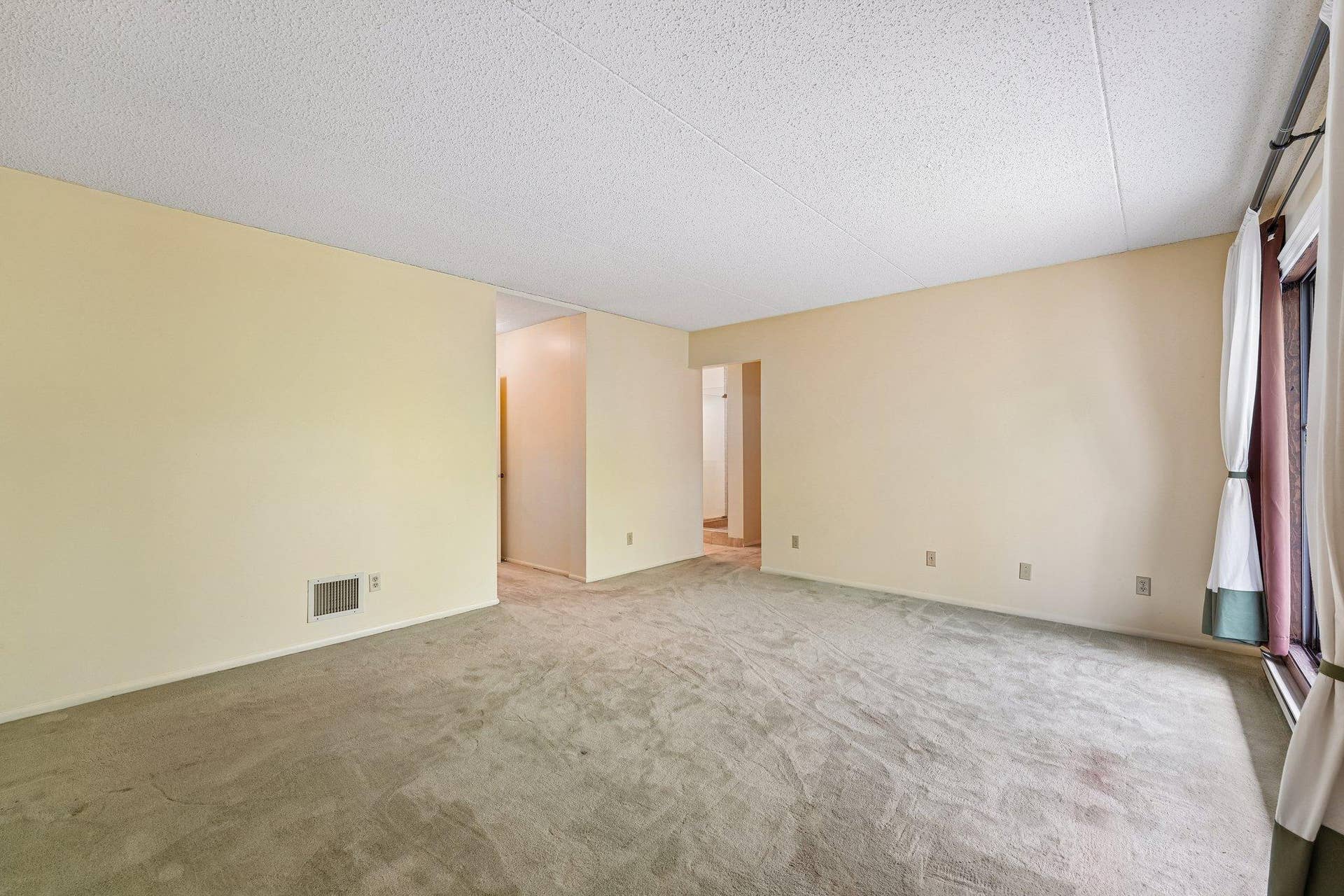 2445 Londin Lane E, #202, Maplewood, MN 55119 25-web-or-mls-Londin Ln E-S1508-019.jpg