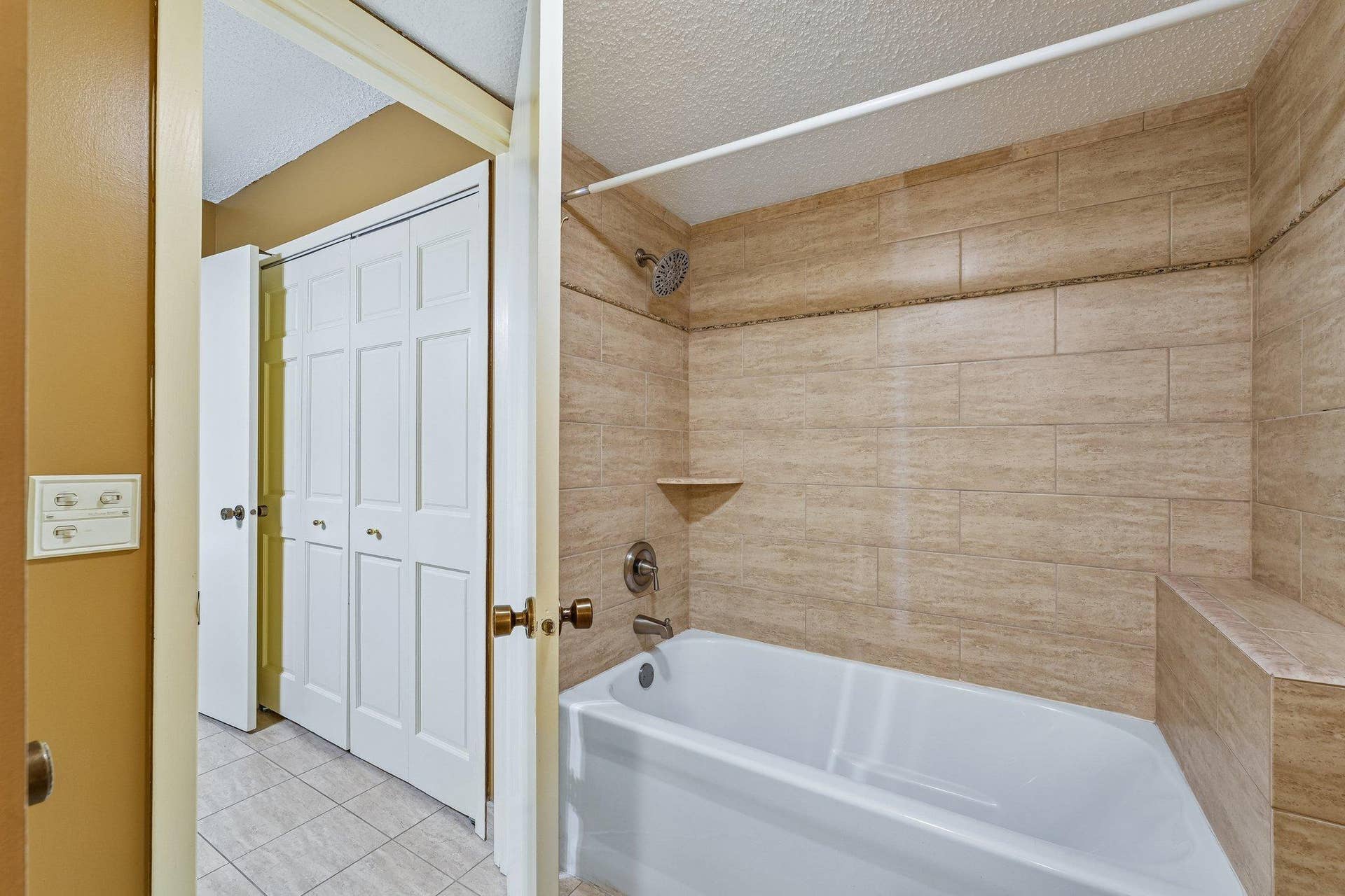 2445 Londin Lane E, #202, Maplewood, MN 55119 29-web-or-mls-Londin Ln E-S1508-023.jpg