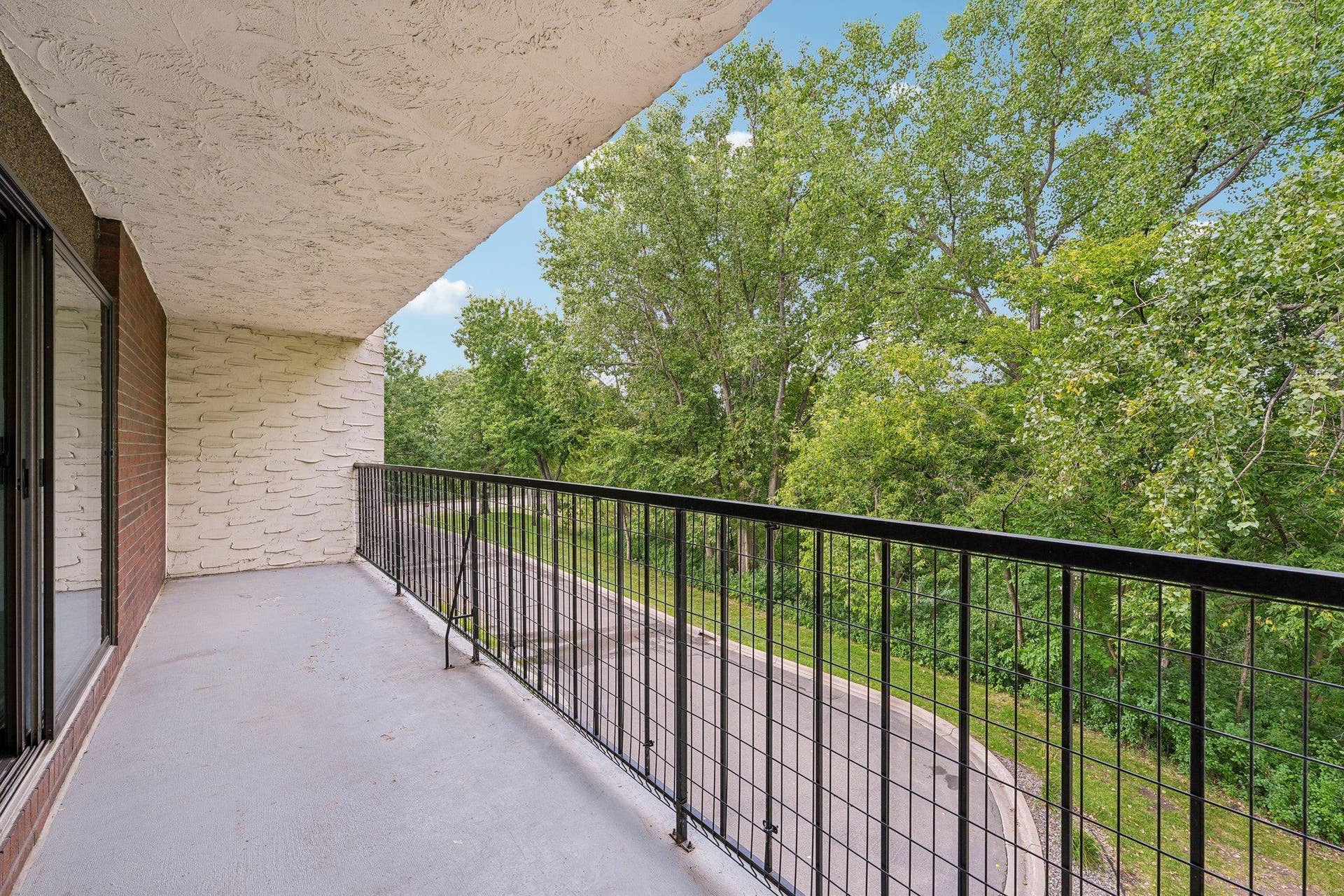 2445 Londin Lane E, #202, Maplewood, MN 55119 33-web-or-mls-Londin Ln E-S1508-027.jpg