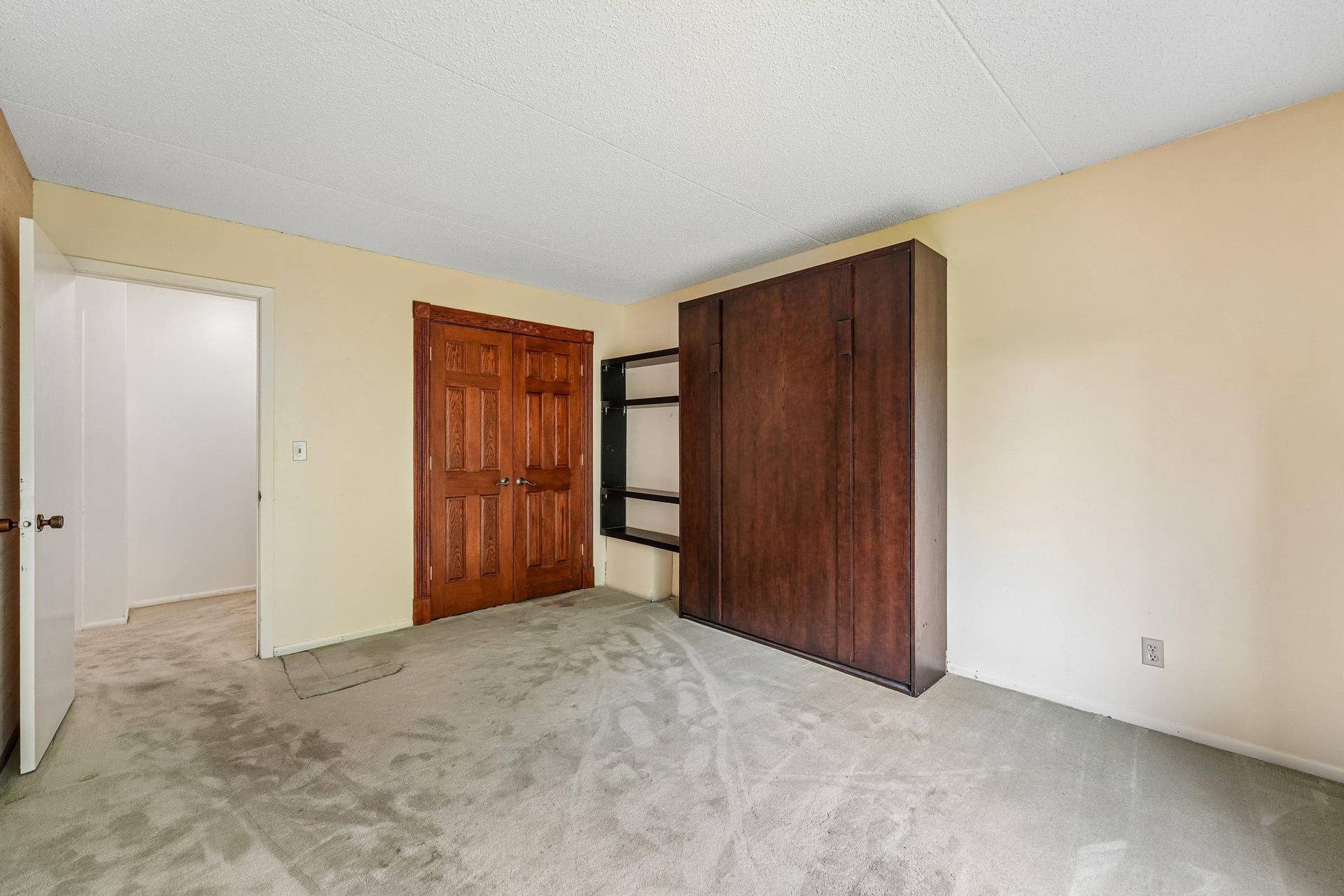 2445 Londin Lane E, #202, Maplewood, MN 55119 21-web-or-mls-Londin Ln E-S1508-017.jpg