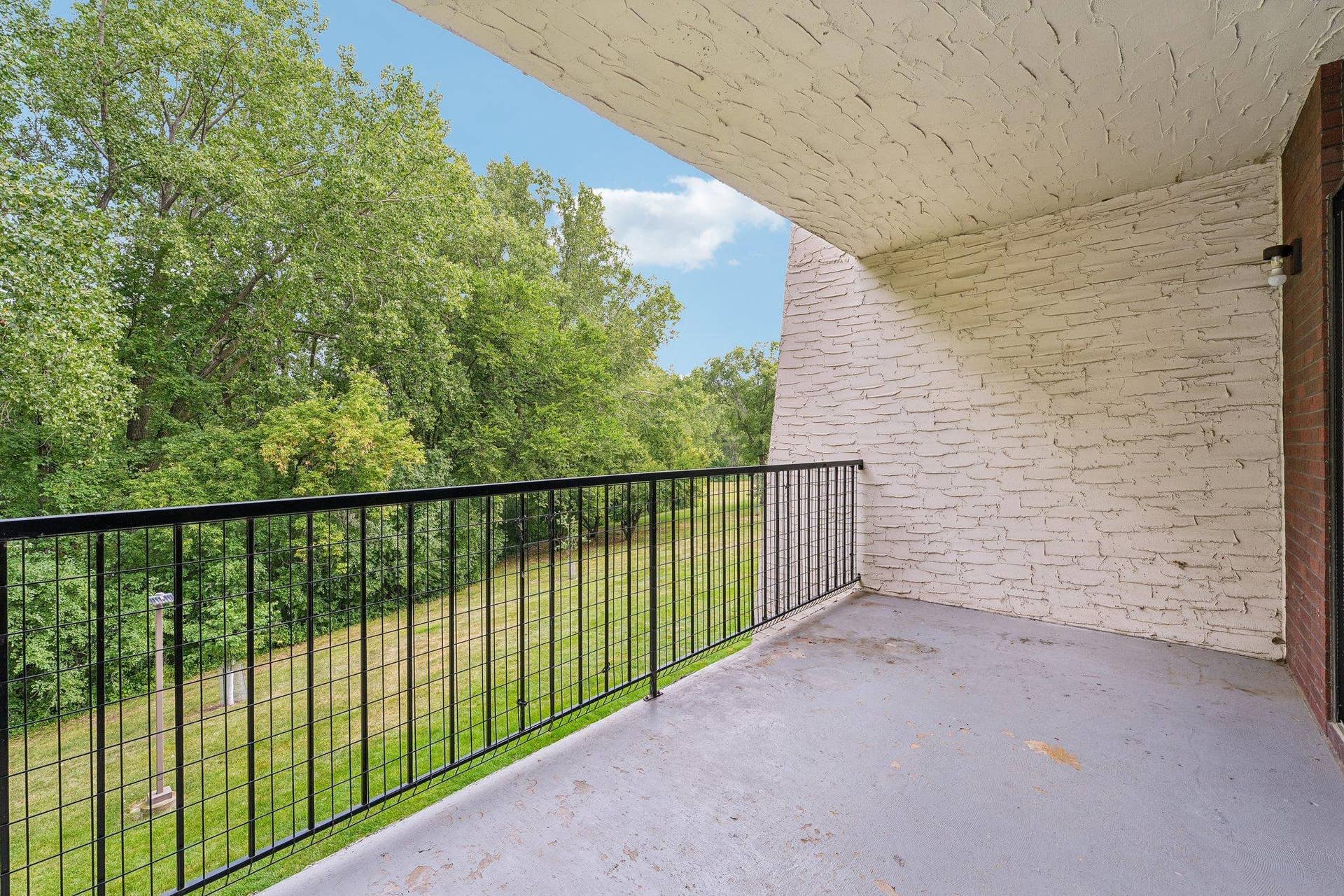 2445 Londin Lane E, #202, Maplewood, MN 55119 36-web-or-mls-Londin Ln E-S1508-030.jpg