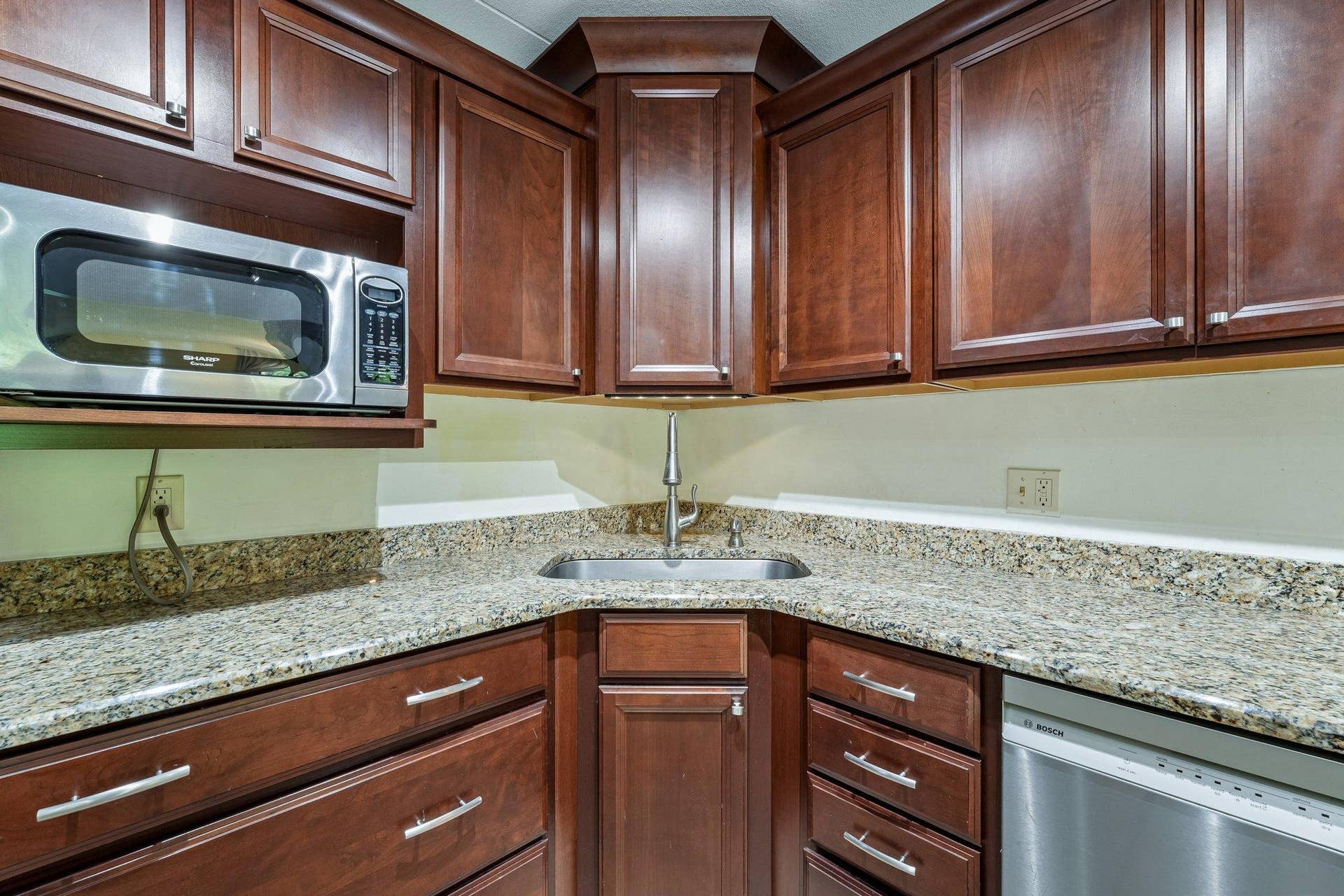2445 Londin Lane E, #202, Maplewood, MN 55119 17-web-or-mls-Londin Ln E-S1508-015.jpg