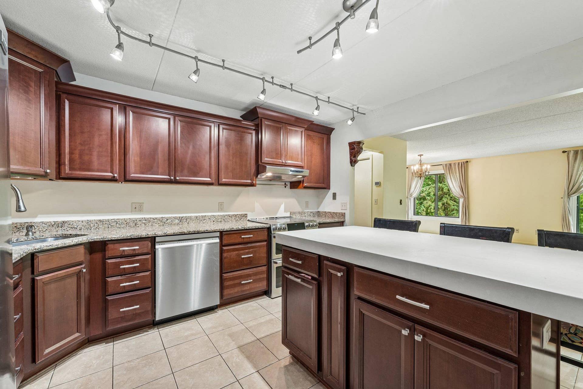 2445 Londin Lane E, #202, Maplewood, MN 55119 16-web-or-mls-Londin Ln E-S1508-014.jpg