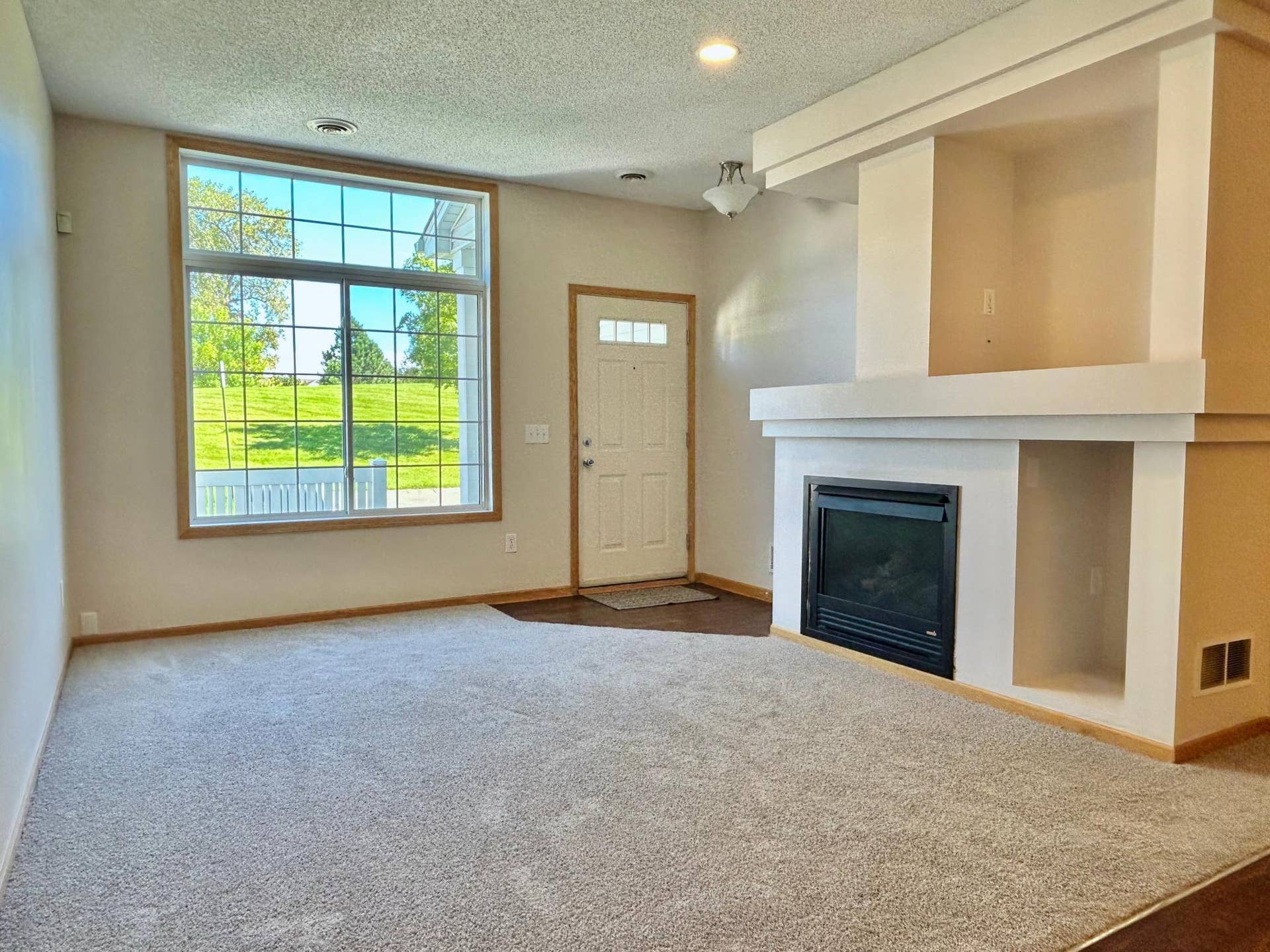 18092 69th Place N, Maple Grove, MN 55311 Large Living Room