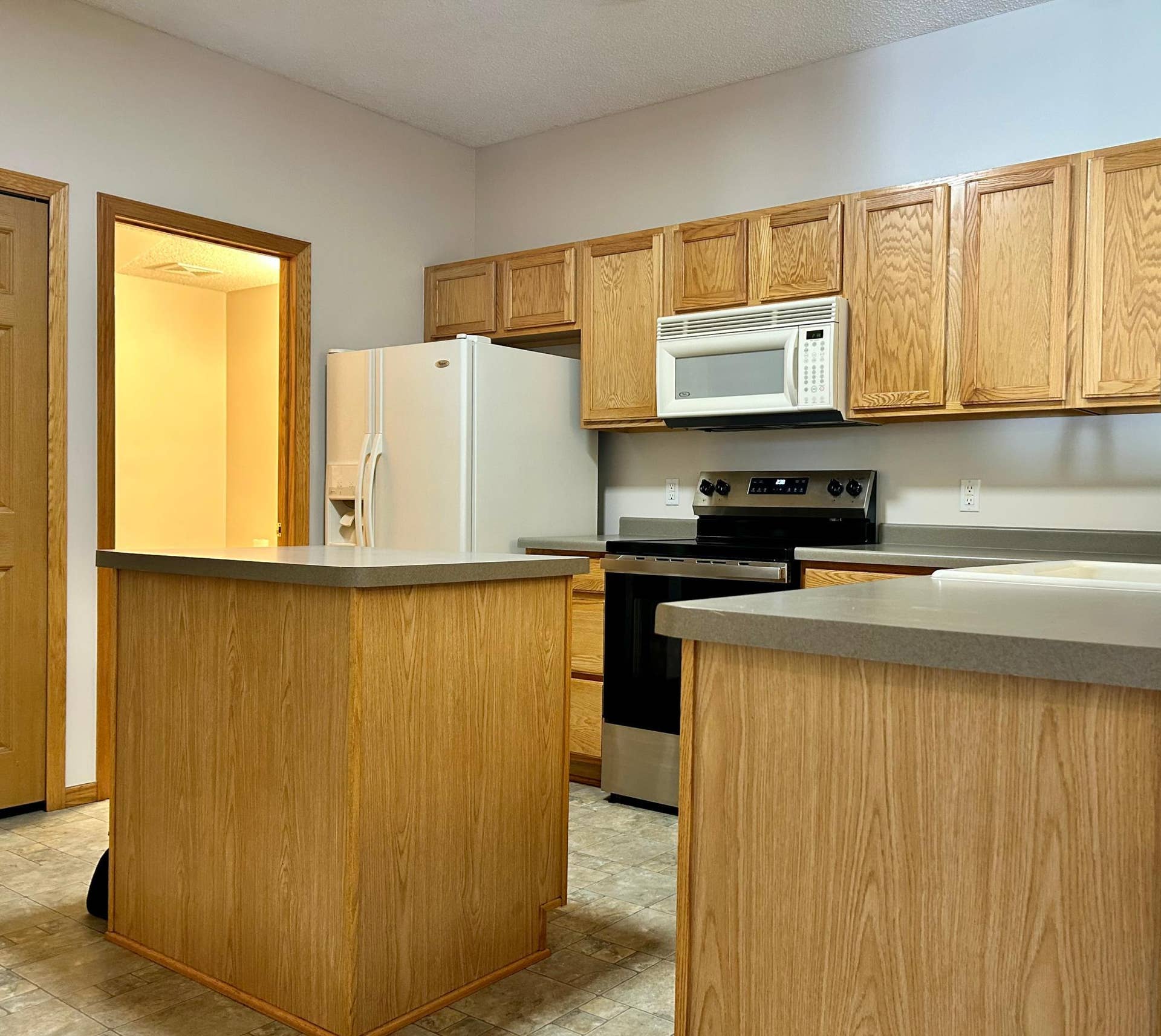 18092 69th Place N, Maple Grove, MN 55311 Kitchen with Center Island