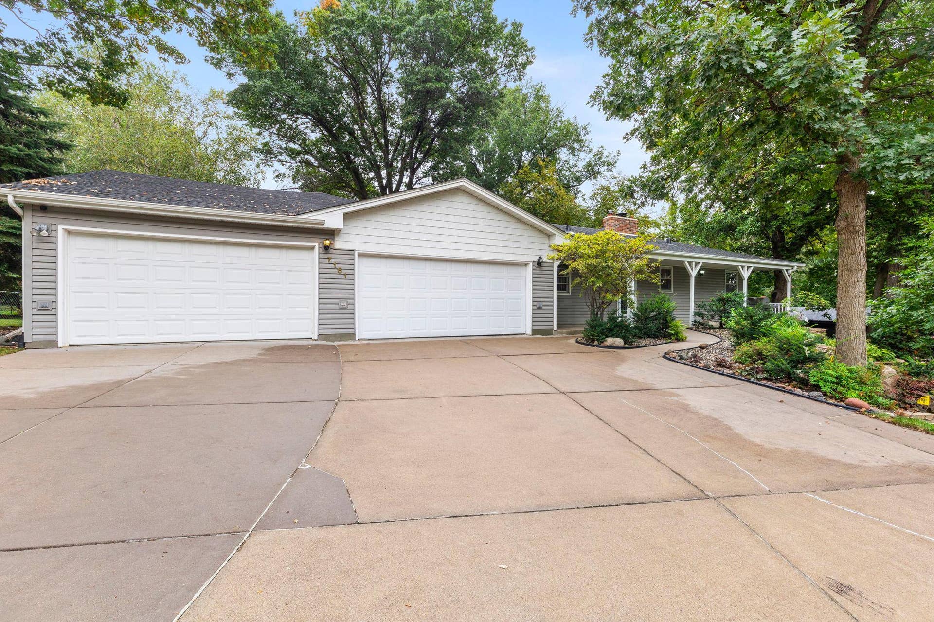 7181 Foxboro Lane, Woodbury, MN 55125