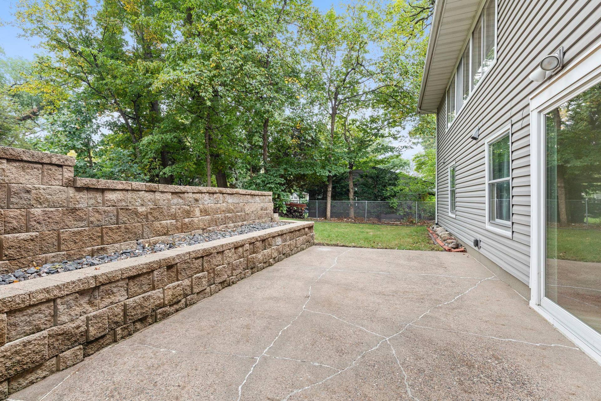 7181 Foxboro Lane, Woodbury, MN 55125