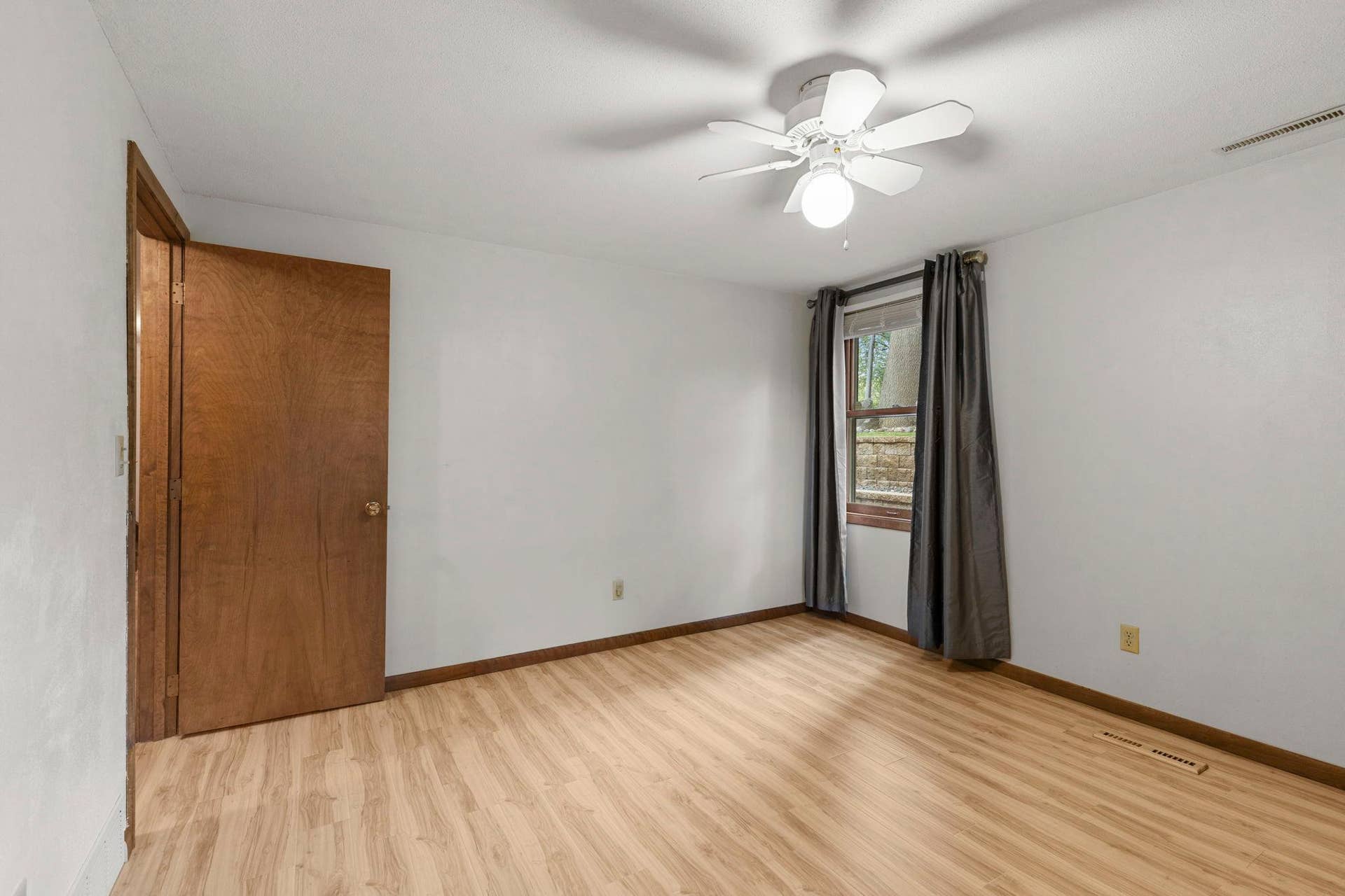 7181 Foxboro Lane, Woodbury, MN 55125