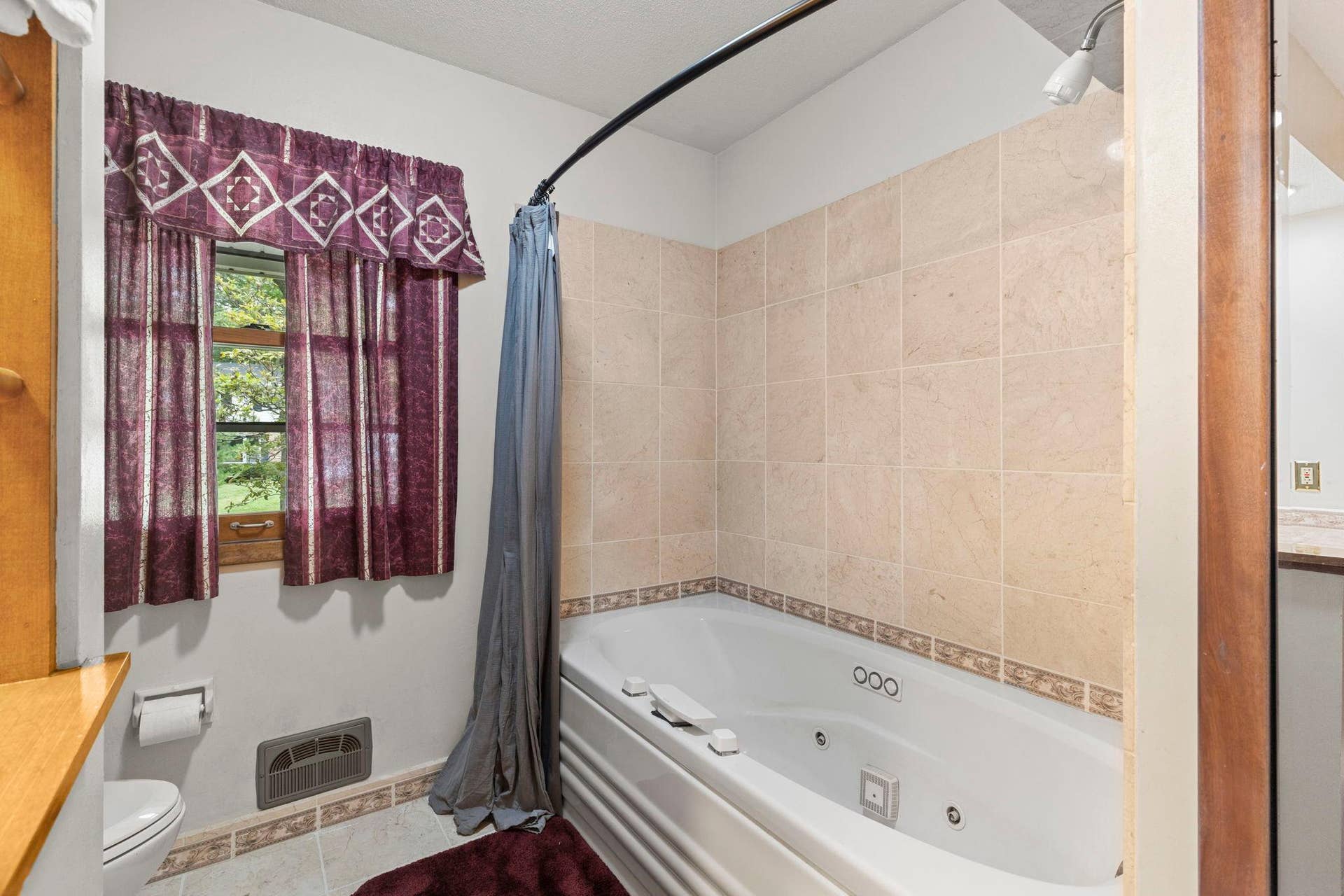 7181 Foxboro Lane, Woodbury, MN 55125