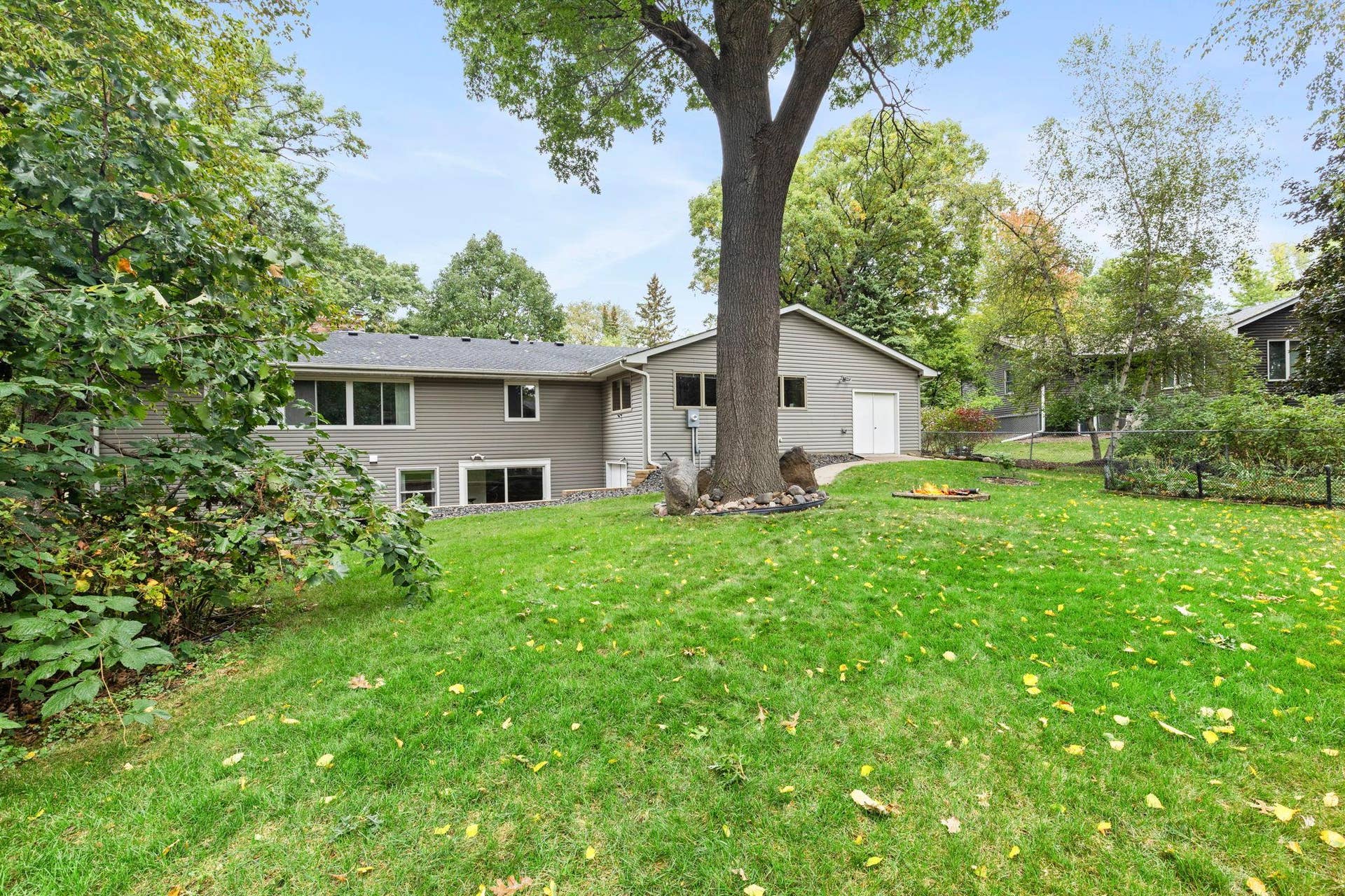 7181 Foxboro Lane, Woodbury, MN 55125