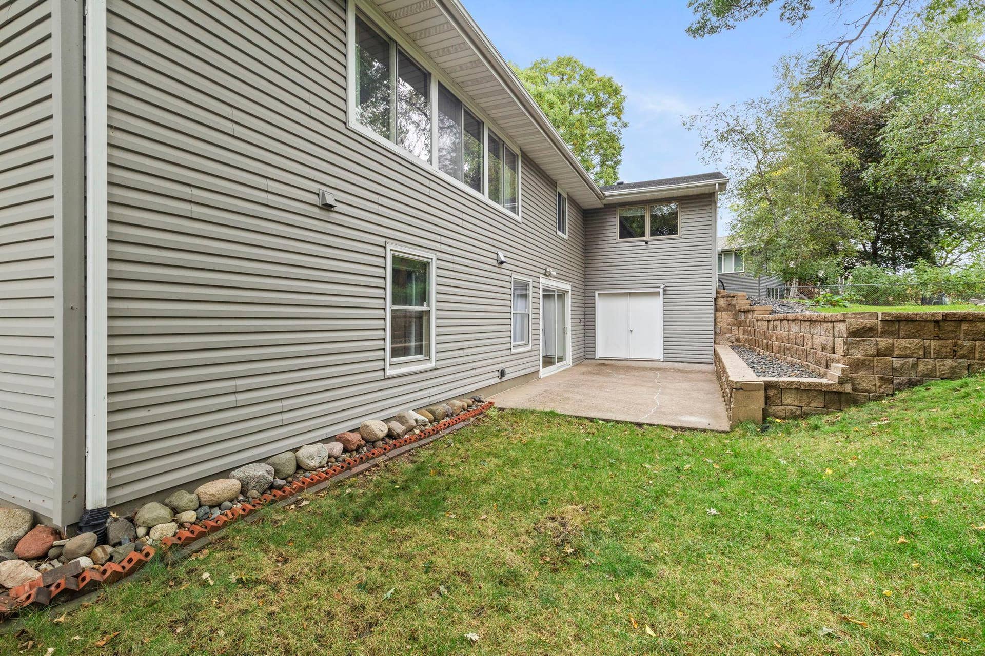 7181 Foxboro Lane, Woodbury, MN 55125