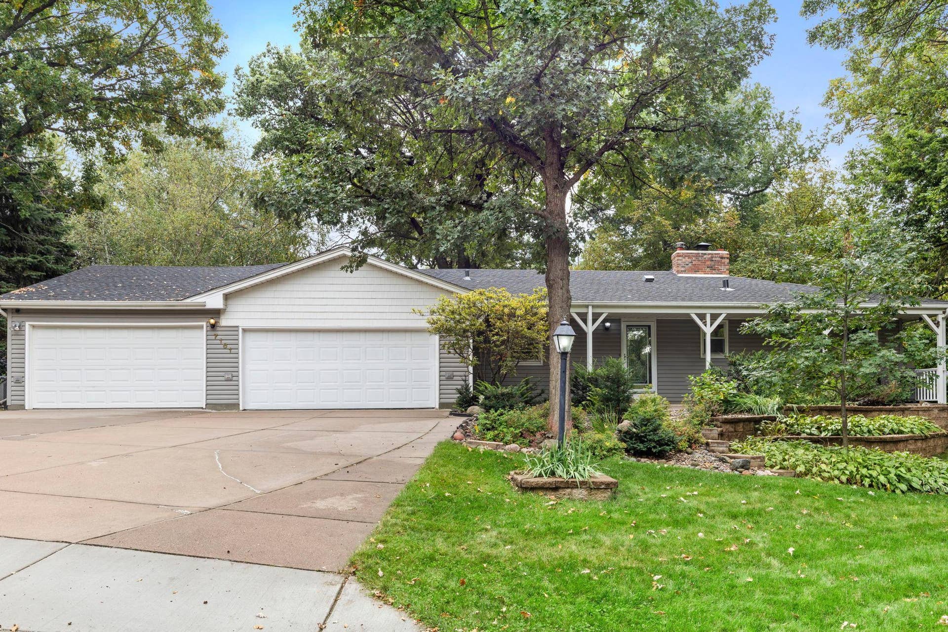 7181 Foxboro Lane, Woodbury, MN 55125