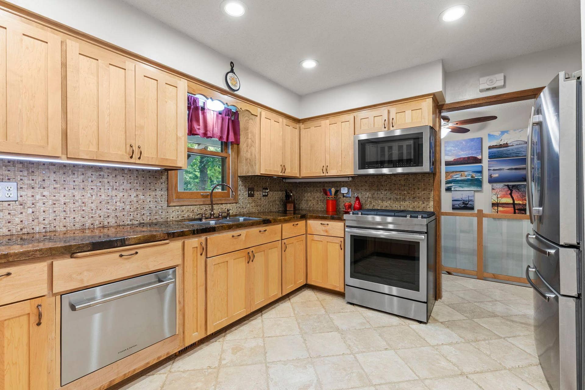 7181 Foxboro Lane, Woodbury, MN 55125