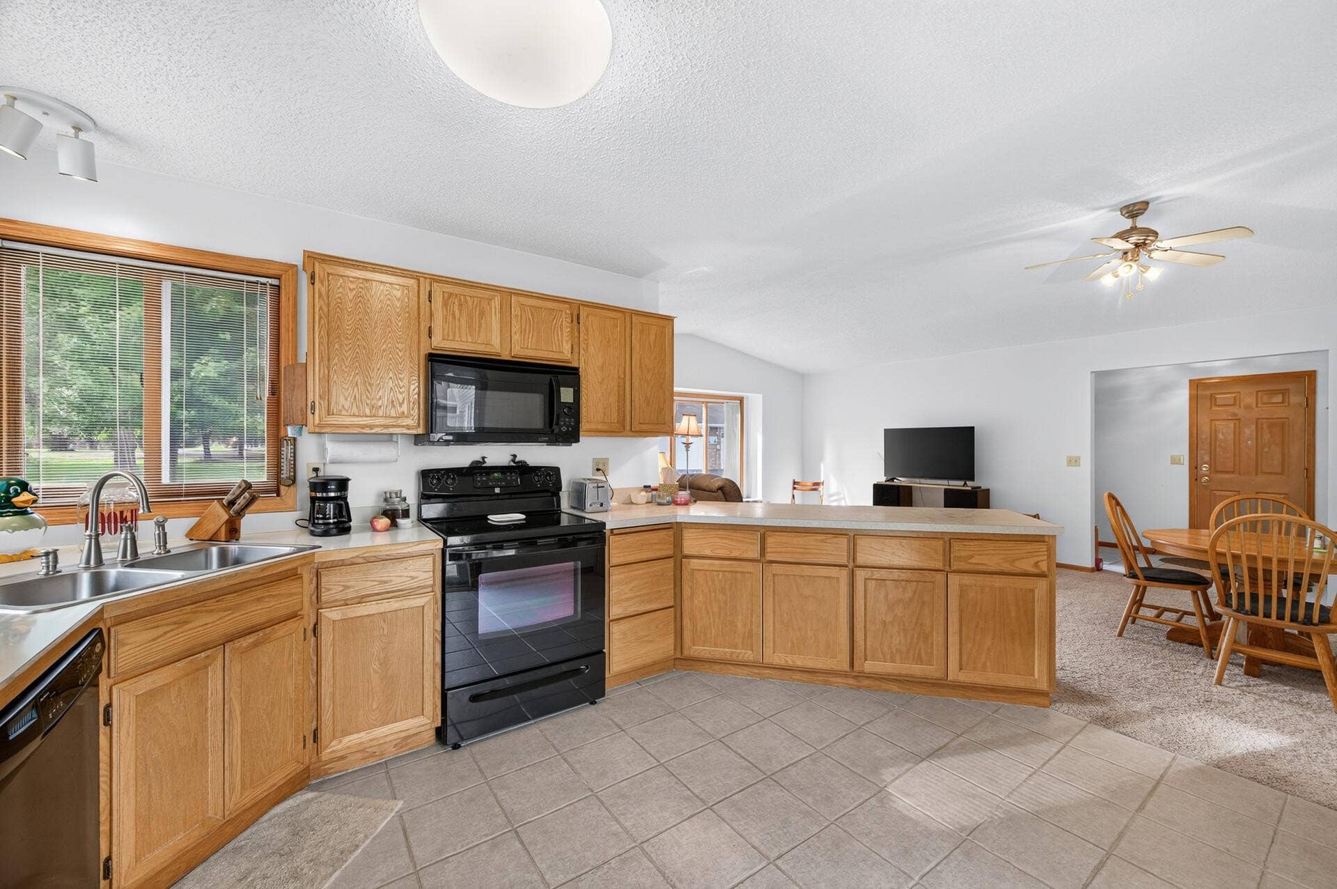 11991 Yellow Pine Street NW, Coon Rapids, MN 55448 11991 Yellow Pine Street NW, Coon Rapids, MN 55448