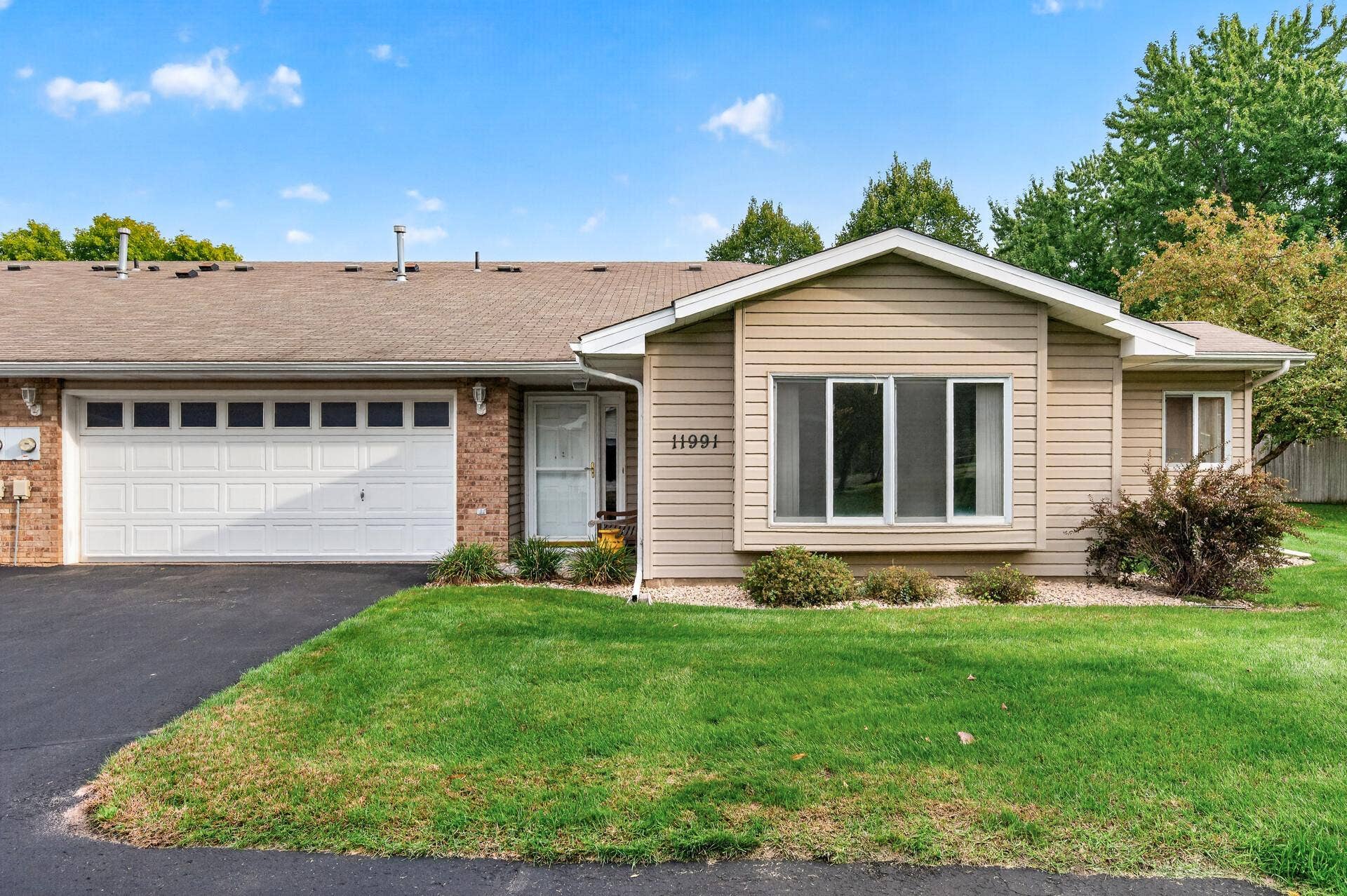 11991 Yellow Pine Street NW, Coon Rapids, MN 55448 11991 Yellow Pine Street NW, Coon Rapids, MN 55448