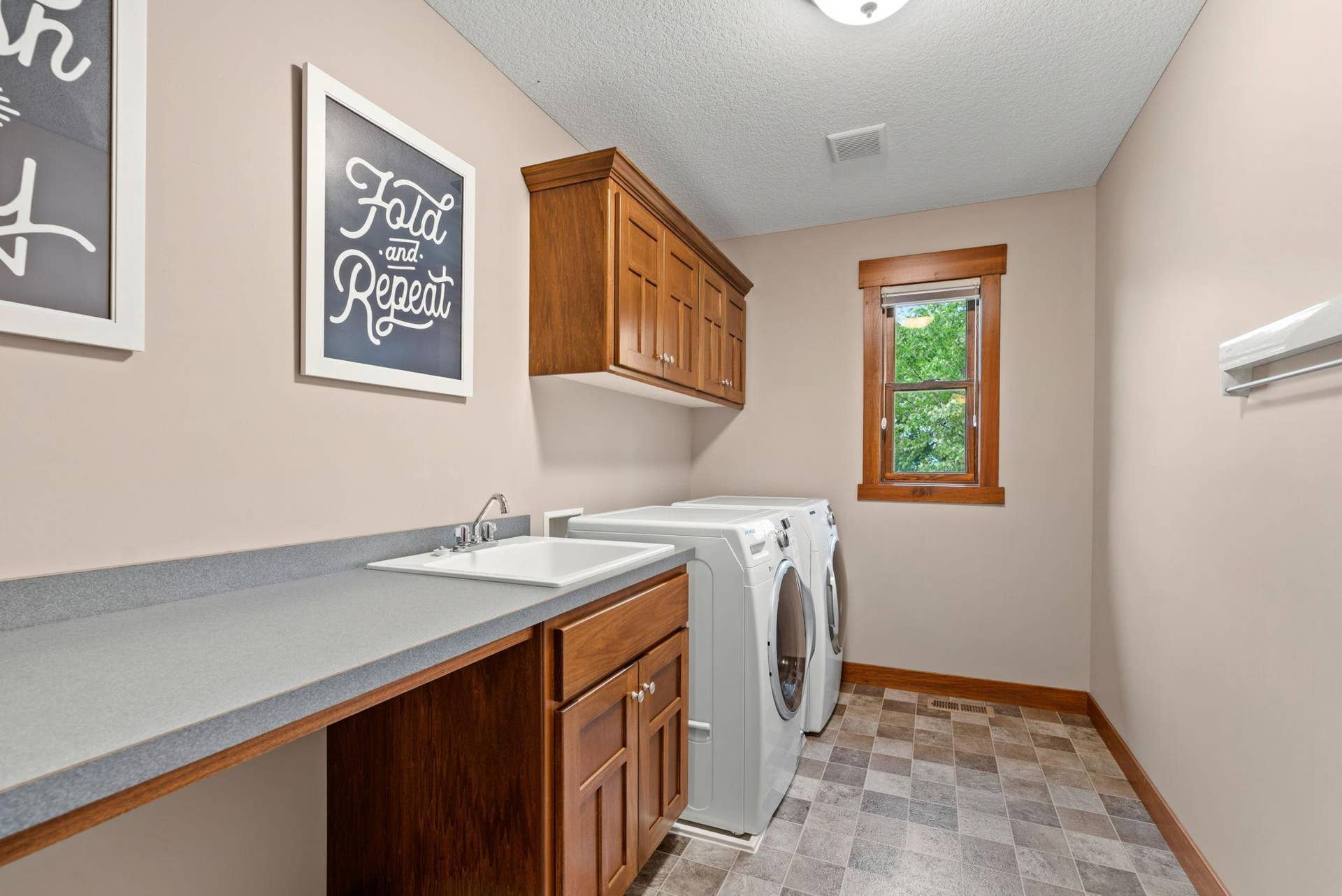 17550 73rd Avenue N, Maple Grove, MN 55311 17550 73rd Avenue N, Maple Grove, MN 55311