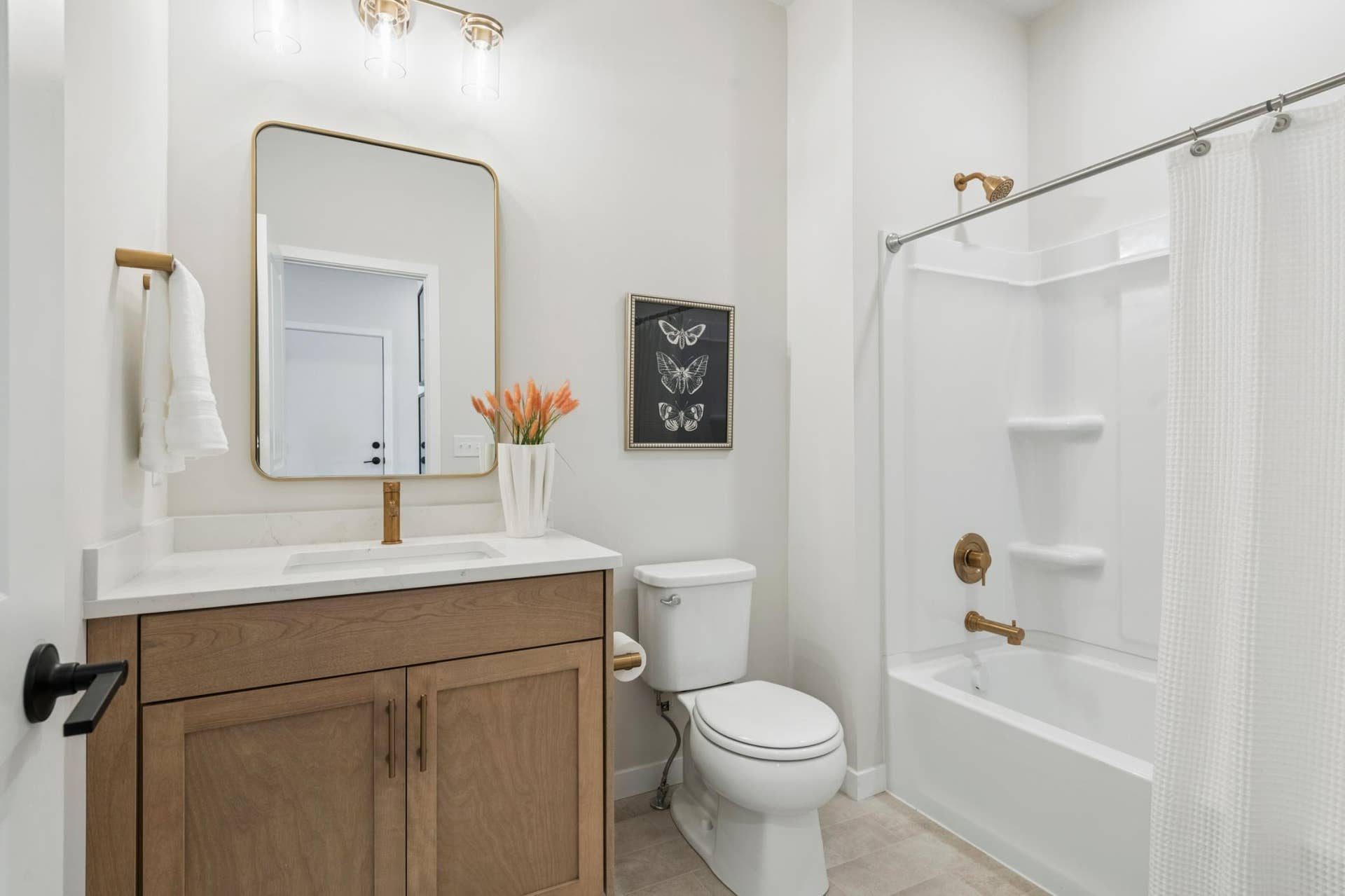 10926 37th Street N, Lake Elmo, MN 55042 Photo taken from model home. Photos may show some options not included with this pricing. Please ask for a detailed list of included features.