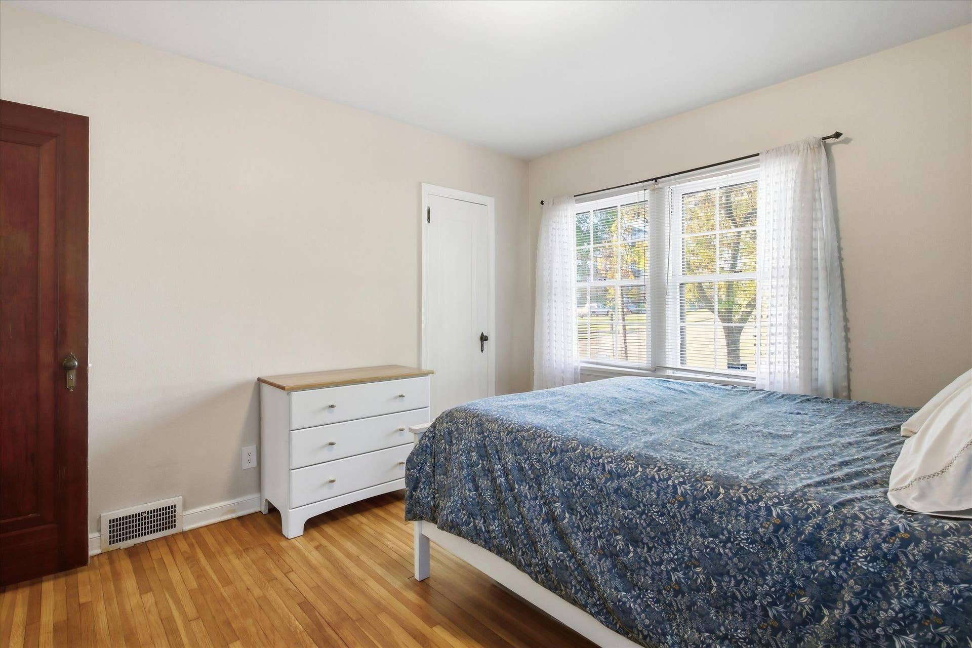 1118 Livingston Avenue, West Saint Paul, MN 55118 The hardwood flooring is in excellent condition too!