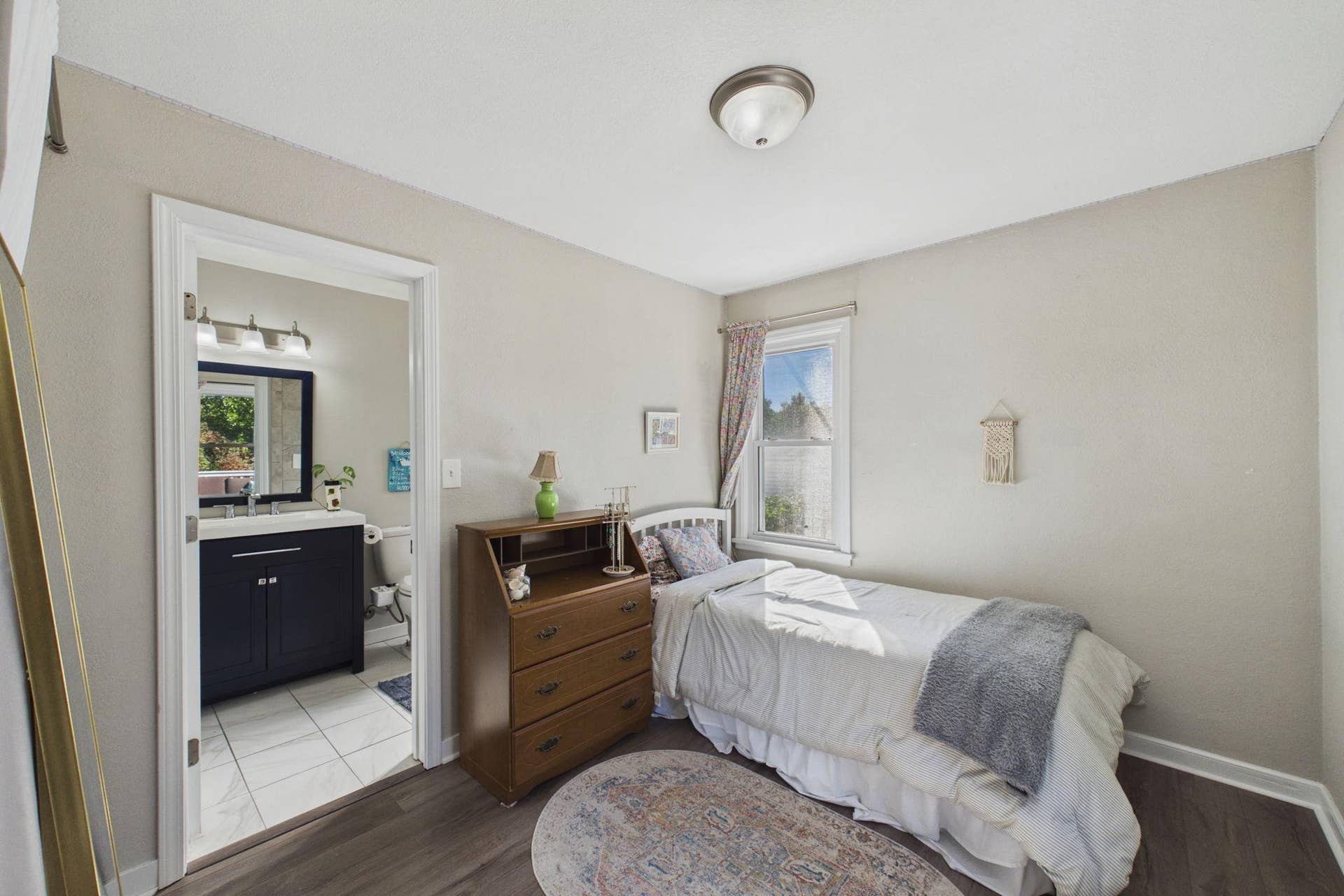 2359 Victoria Street N, Roseville, MN 55113 Second Bedroom with Direct Bathroom Access