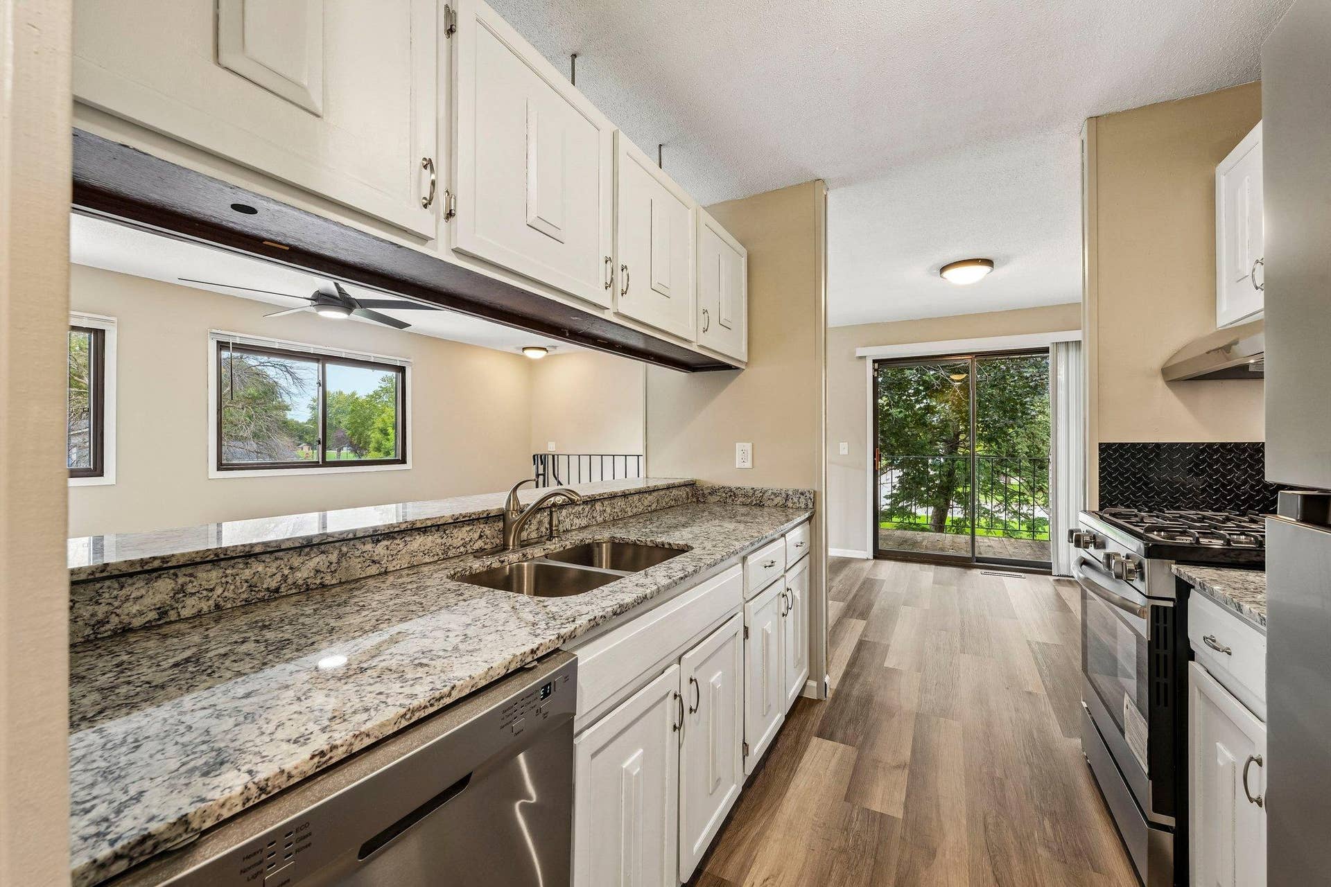 6130 72nd Lane N, Brooklyn Park, MN 55429 6130 72nd Lane N, Brooklyn Park, MN 55429