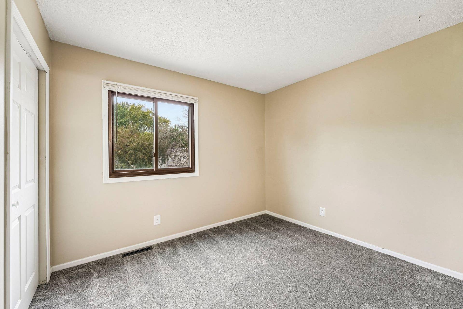 6130 72nd Lane N, Brooklyn Park, MN 55429 6130 72nd Lane N, Brooklyn Park, MN 55429