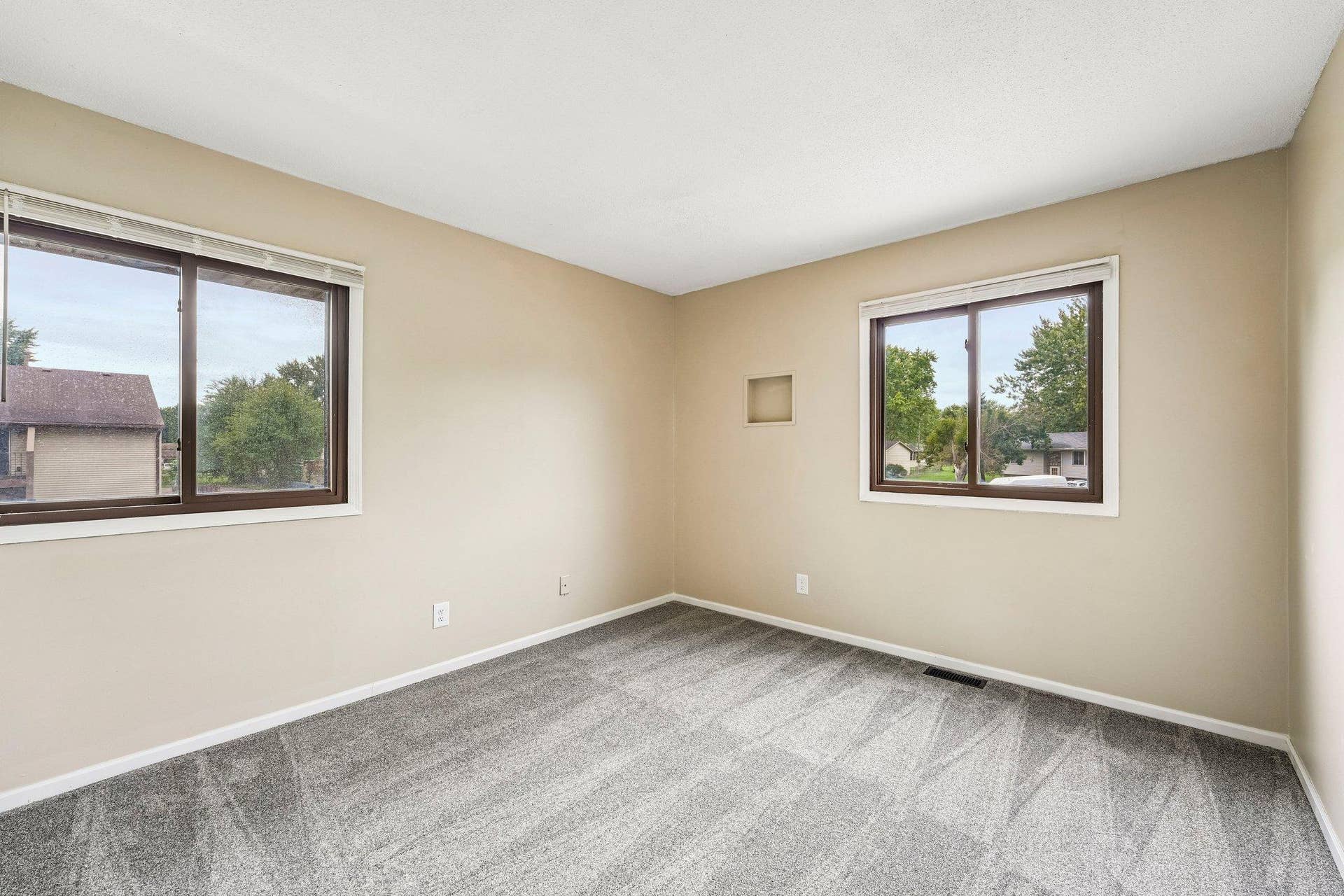 6130 72nd Lane N, Brooklyn Park, MN 55429 6130 72nd Lane N, Brooklyn Park, MN 55429