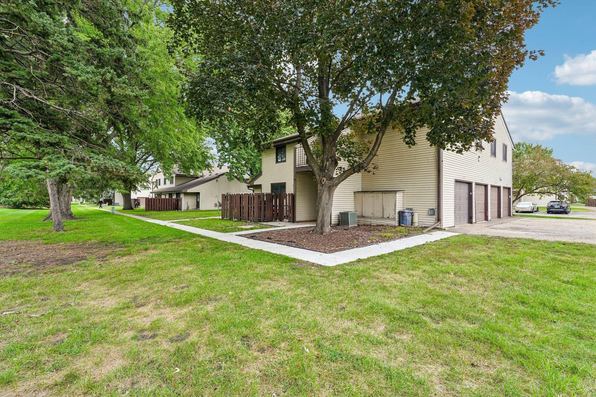 6130 72nd Lane N, Brooklyn Park, MN 55429 6130 72nd Lane N, Brooklyn Park, MN 55429