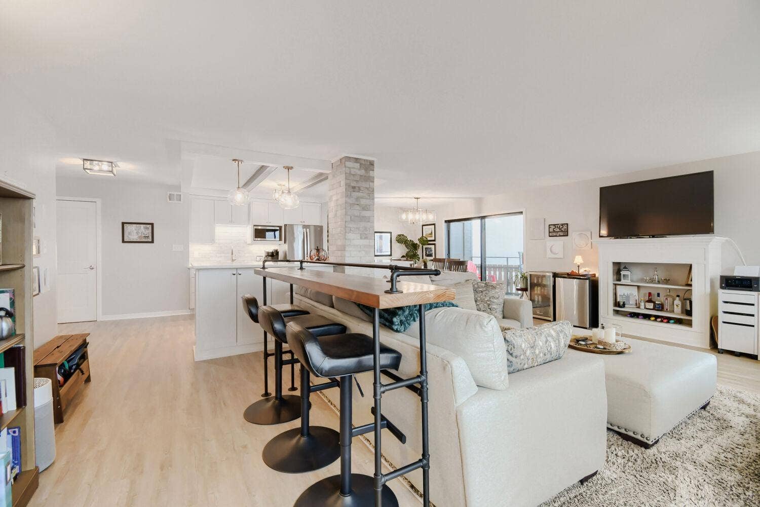 400 Groveland Avenue, #2313, 45, Minneapolis, MN 55403 Summit House Penthouse 2313 Living Room.jpg