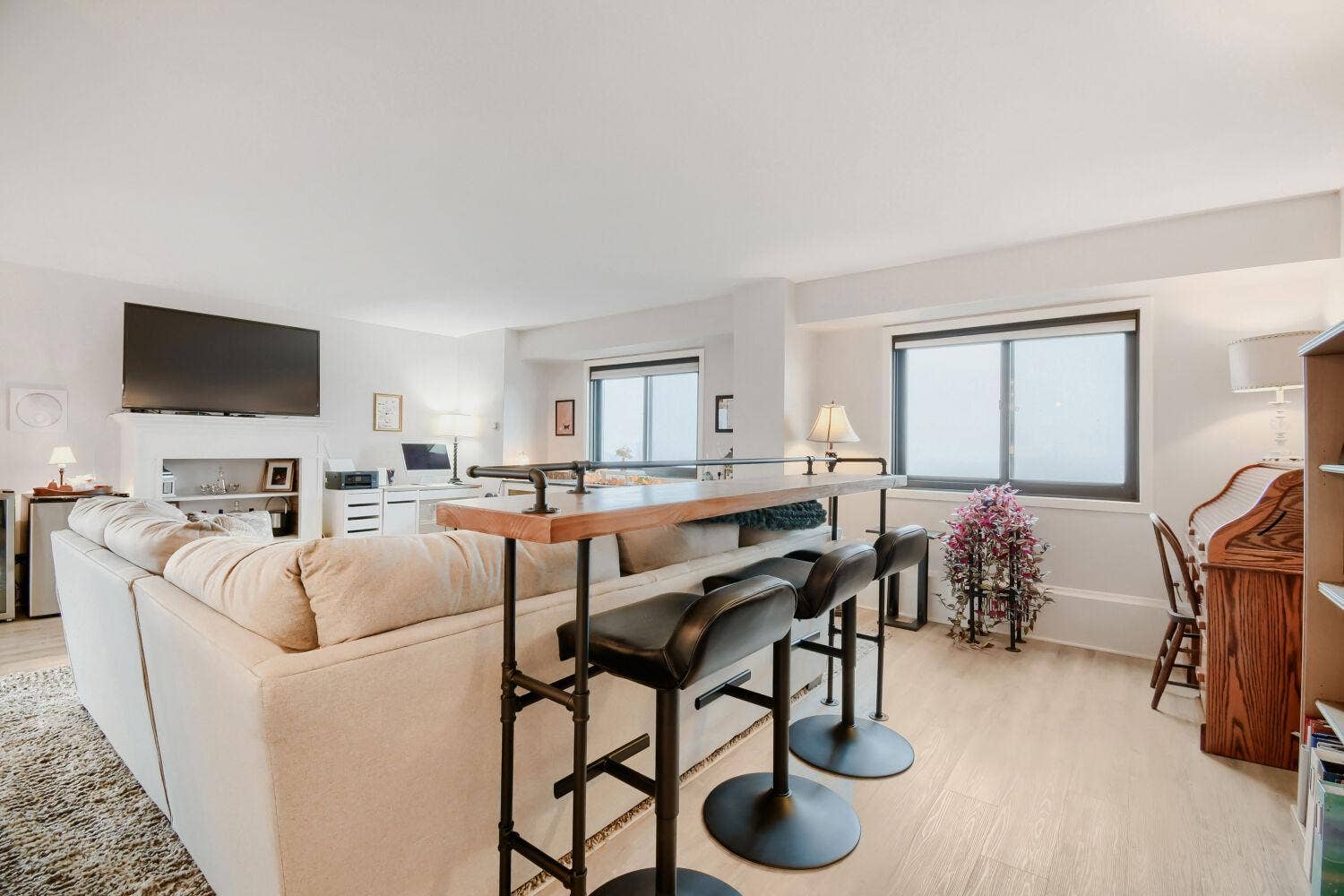 400 Groveland Avenue, #2313, 45, Minneapolis, MN 55403 Summit House Penthouse 2313 Living Room.jpg