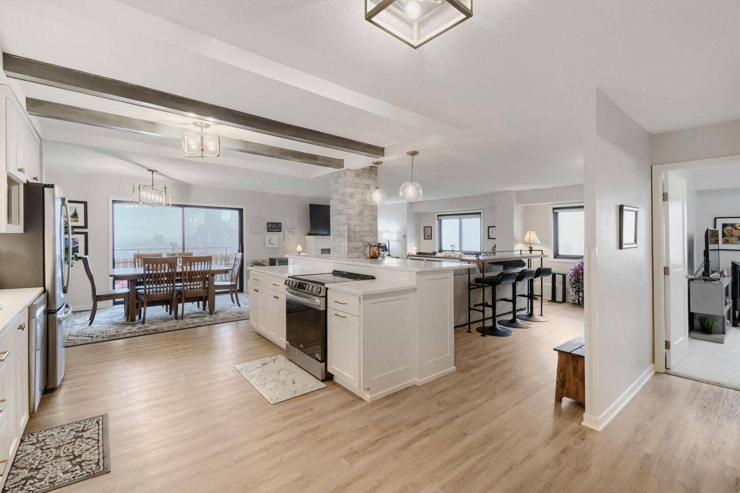 400 Groveland Avenue, #2313, 45, Minneapolis, MN 55403 Welcome Home. Summit House Penthouse 2313 .jpg